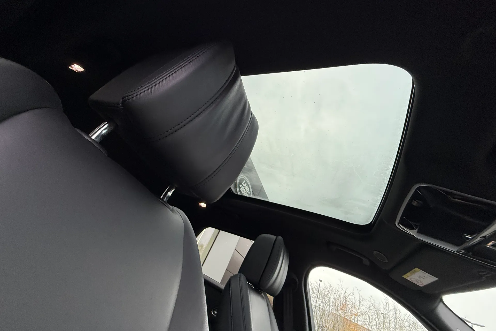 LAND ROVER RANGE ROVER VELAR thumbnail image number 35