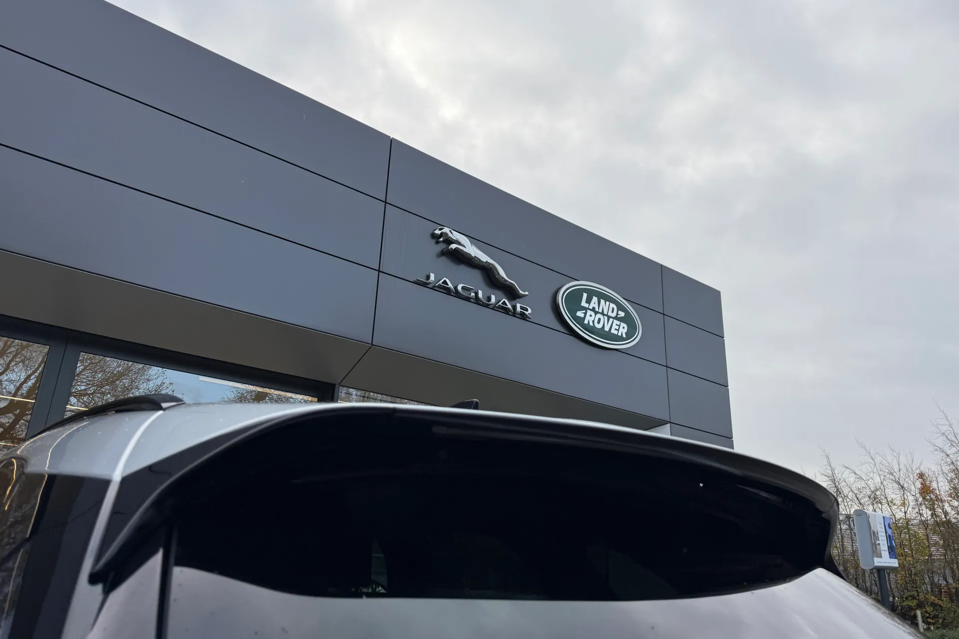 LAND ROVER RANGE ROVER VELAR thumbnail image number 32