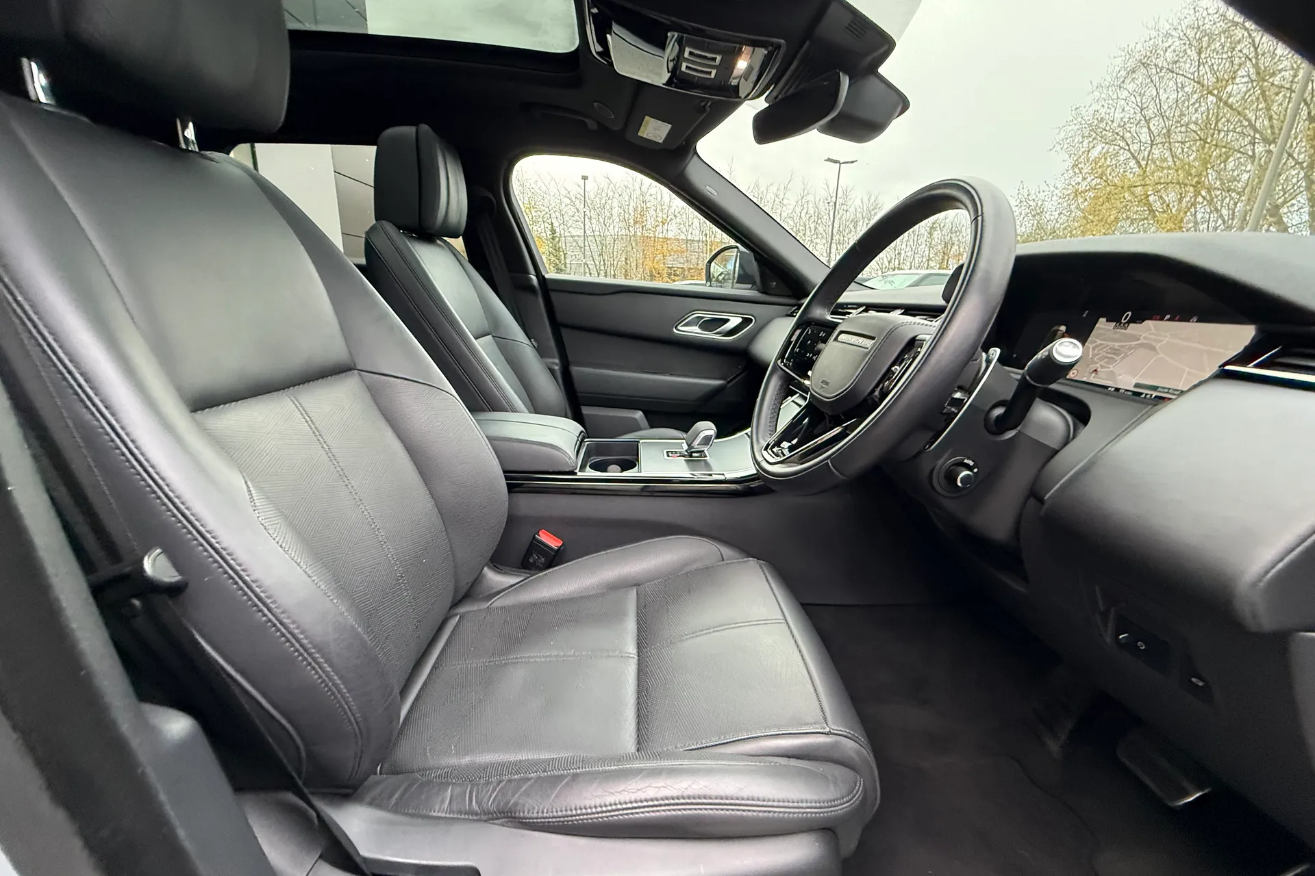 LAND ROVER RANGE ROVER VELAR thumbnail image number 9