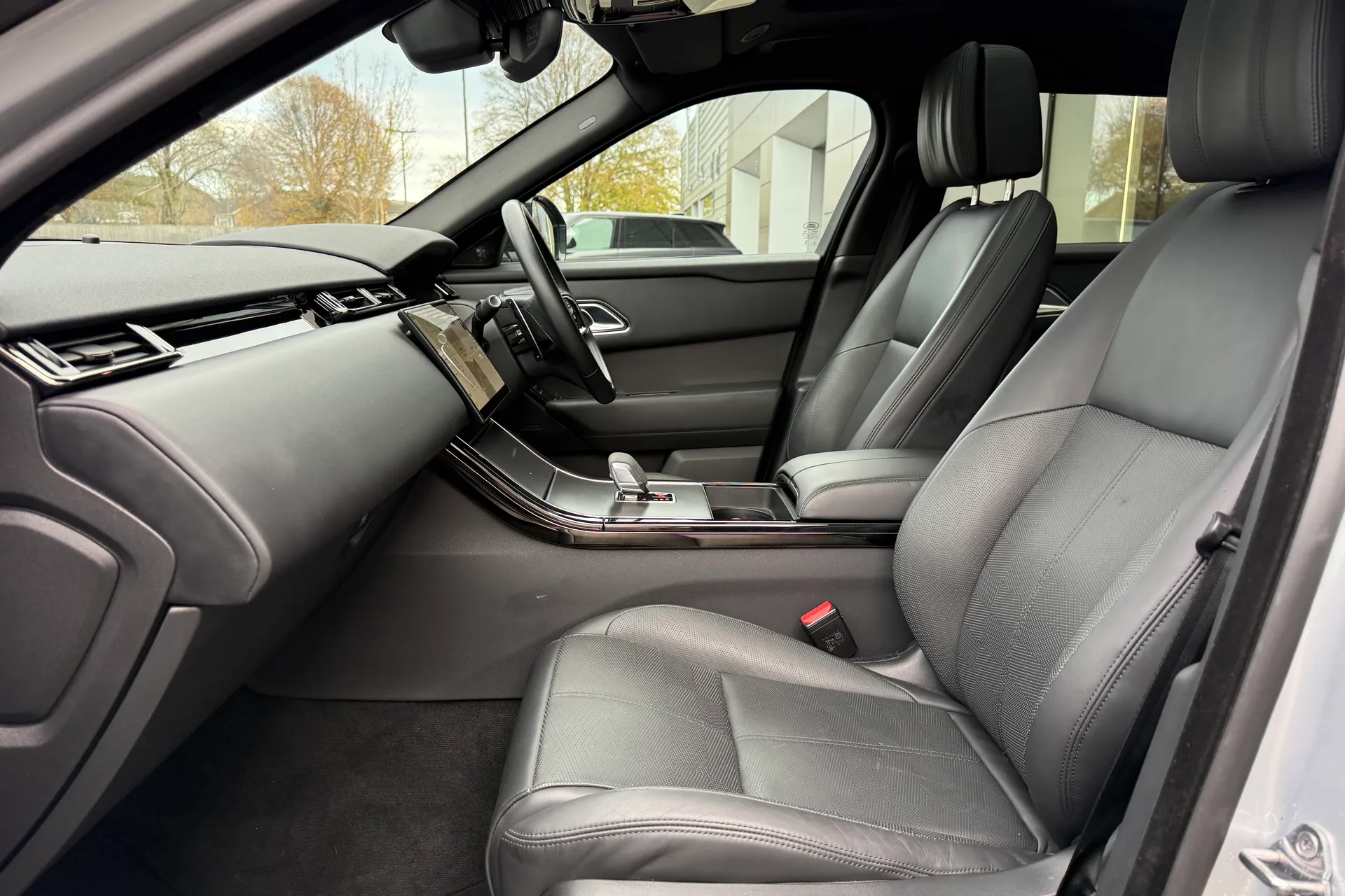 LAND ROVER RANGE ROVER VELAR thumbnail image number 10