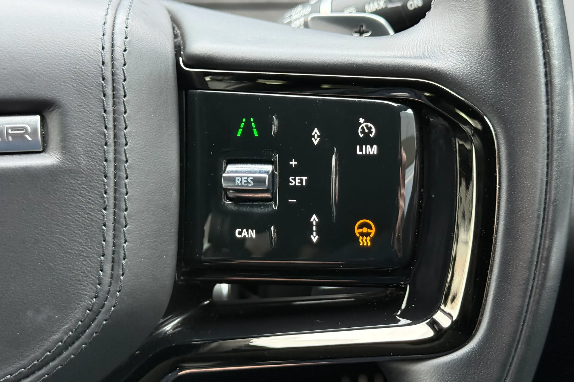 LAND ROVER RANGE ROVER VELAR thumbnail image number 27