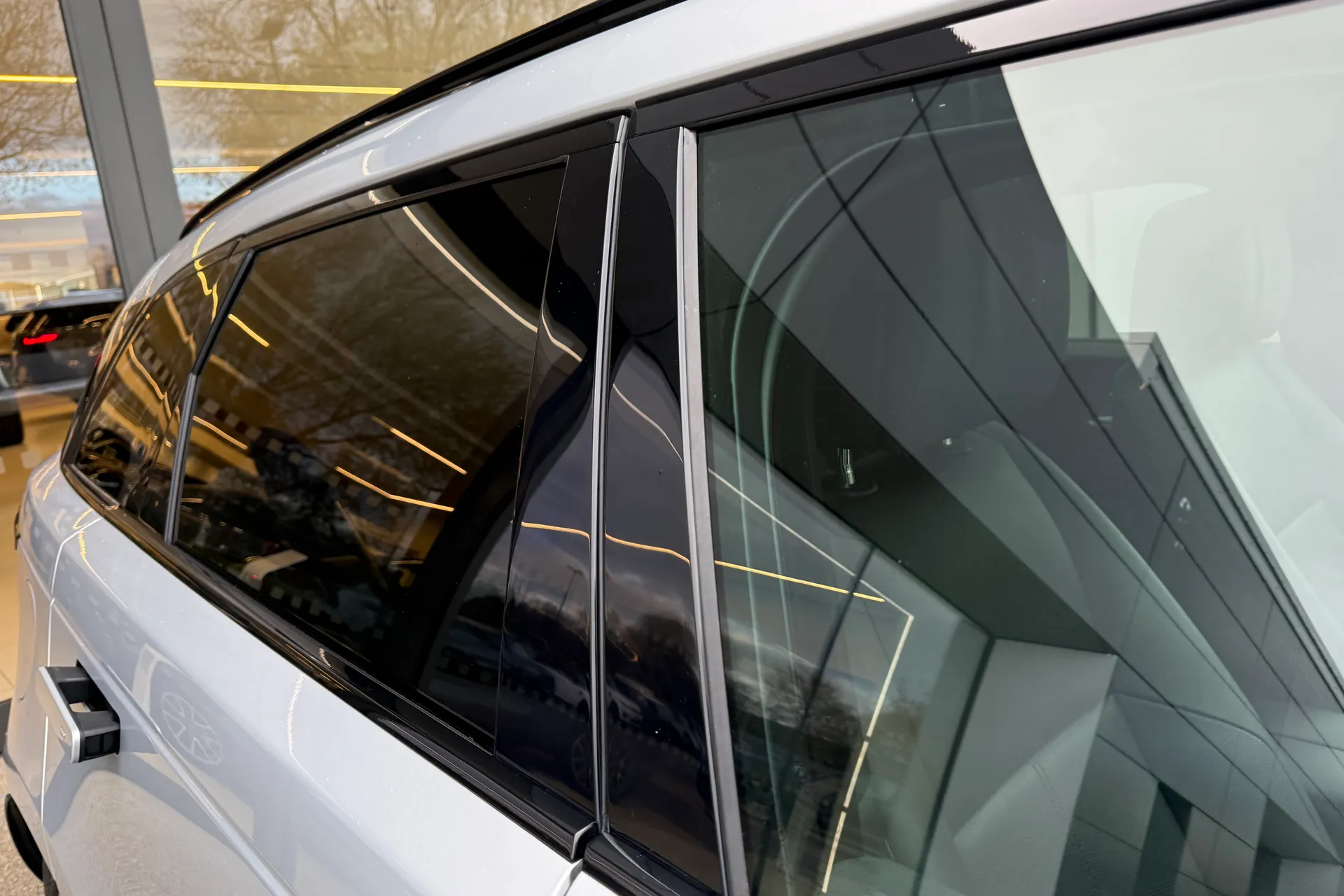 LAND ROVER RANGE ROVER VELAR thumbnail image number 24