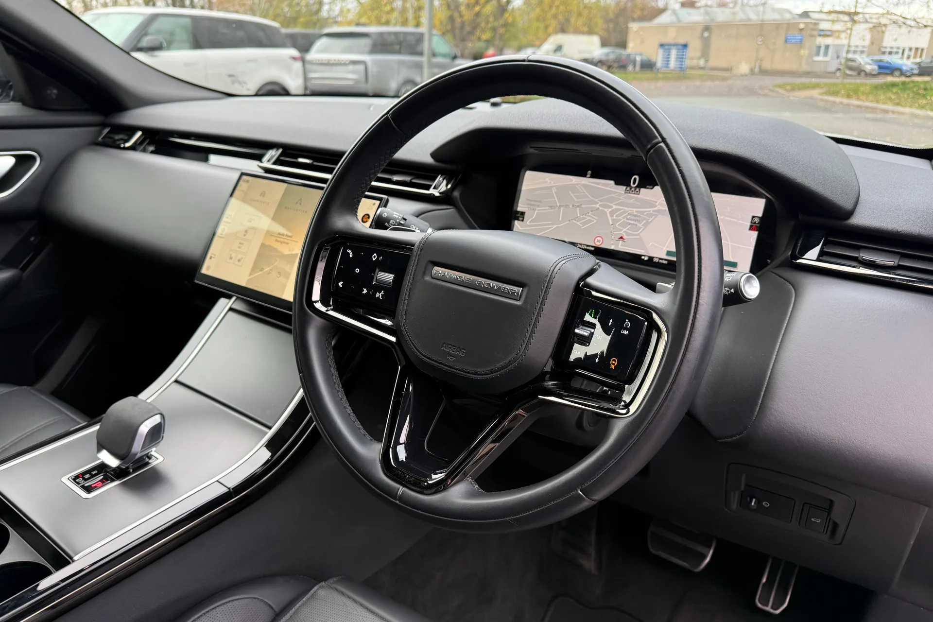 LAND ROVER RANGE ROVER VELAR thumbnail image number 31