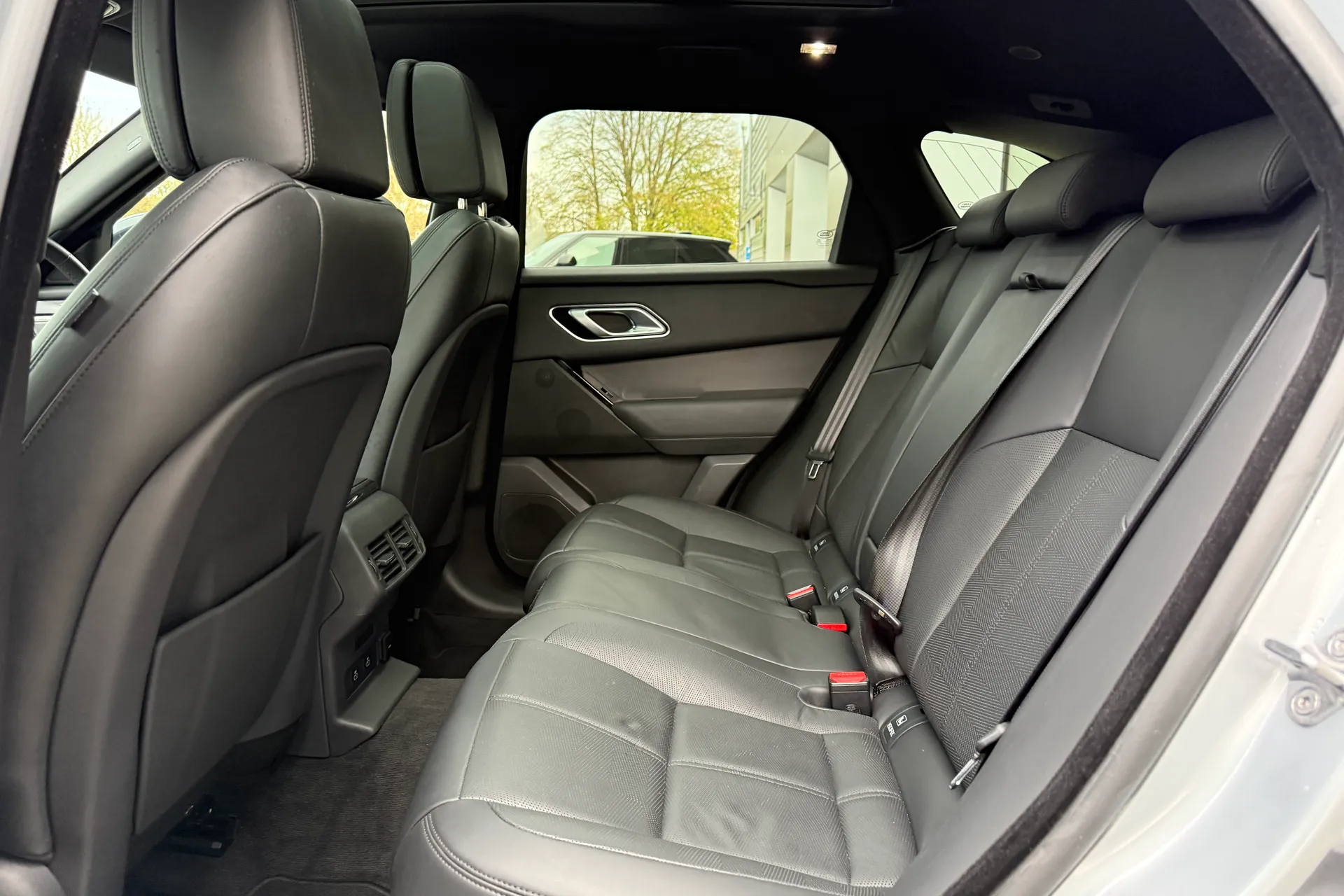 LAND ROVER RANGE ROVER VELAR thumbnail image number 48