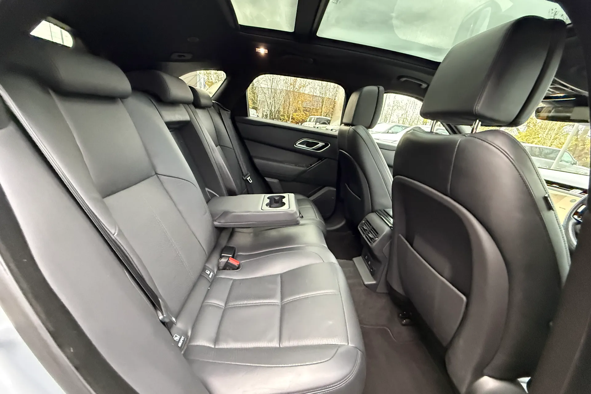 LAND ROVER RANGE ROVER VELAR thumbnail image number 40