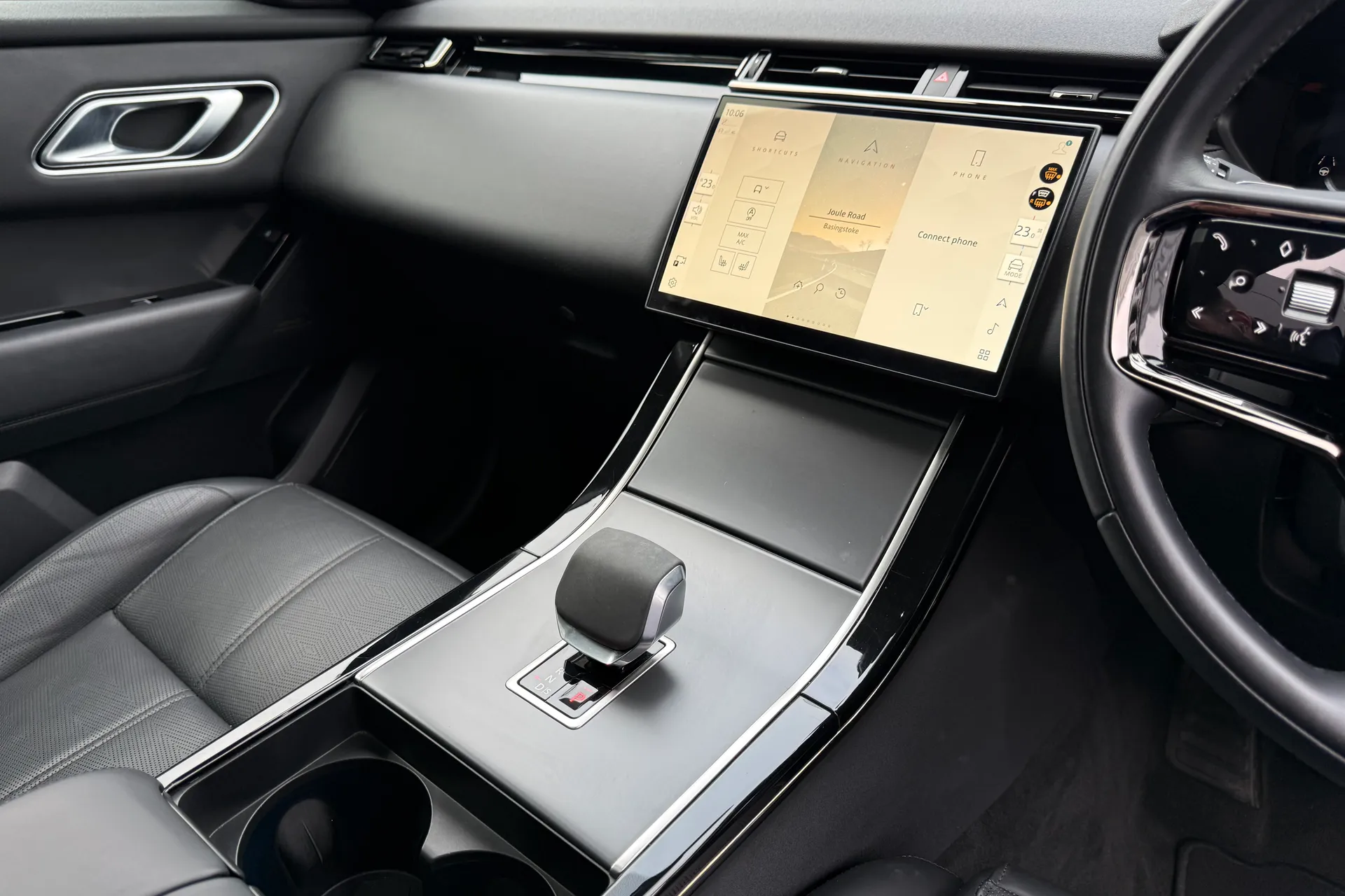 LAND ROVER RANGE ROVER VELAR thumbnail image number 17