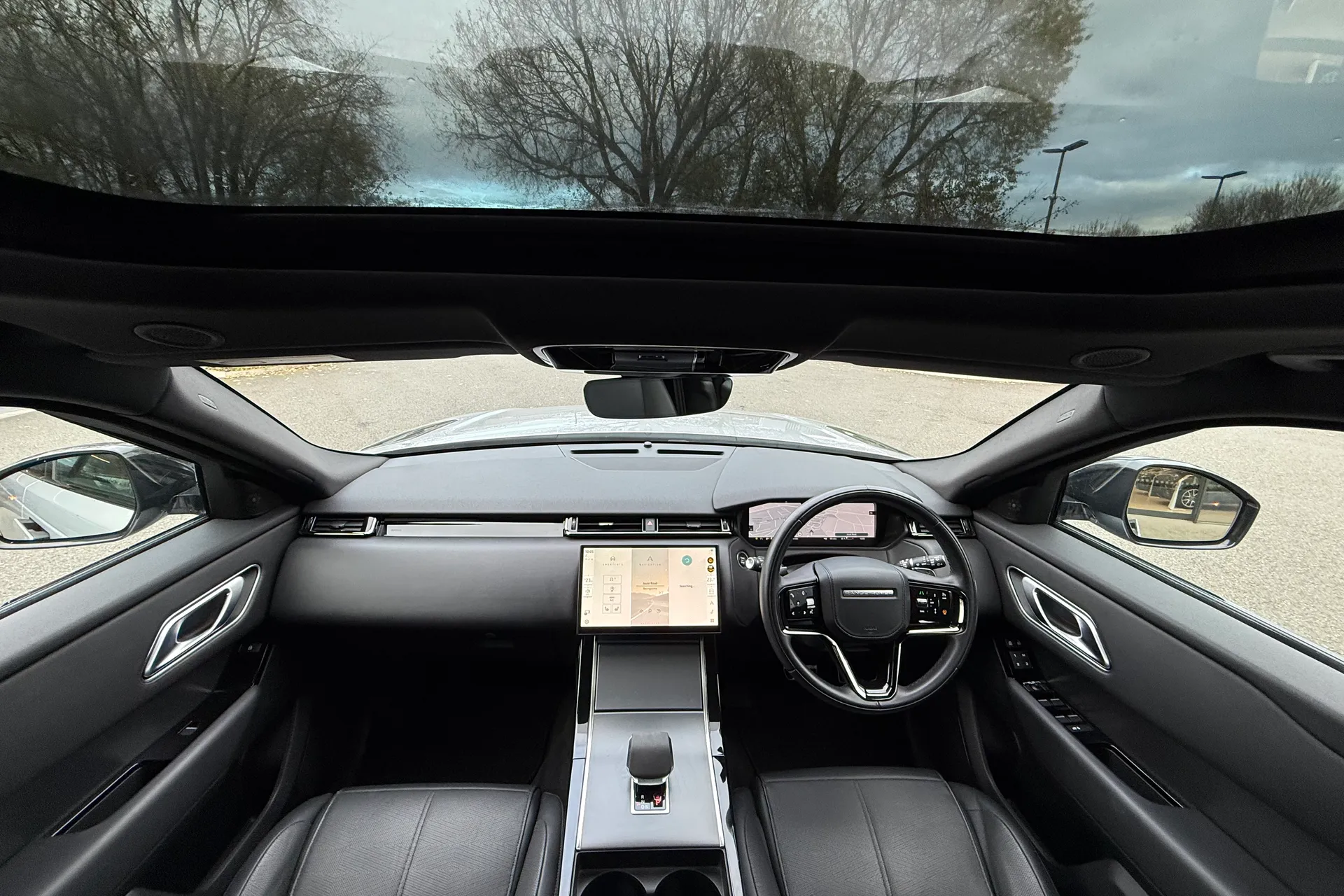 LAND ROVER RANGE ROVER VELAR thumbnail image number 3