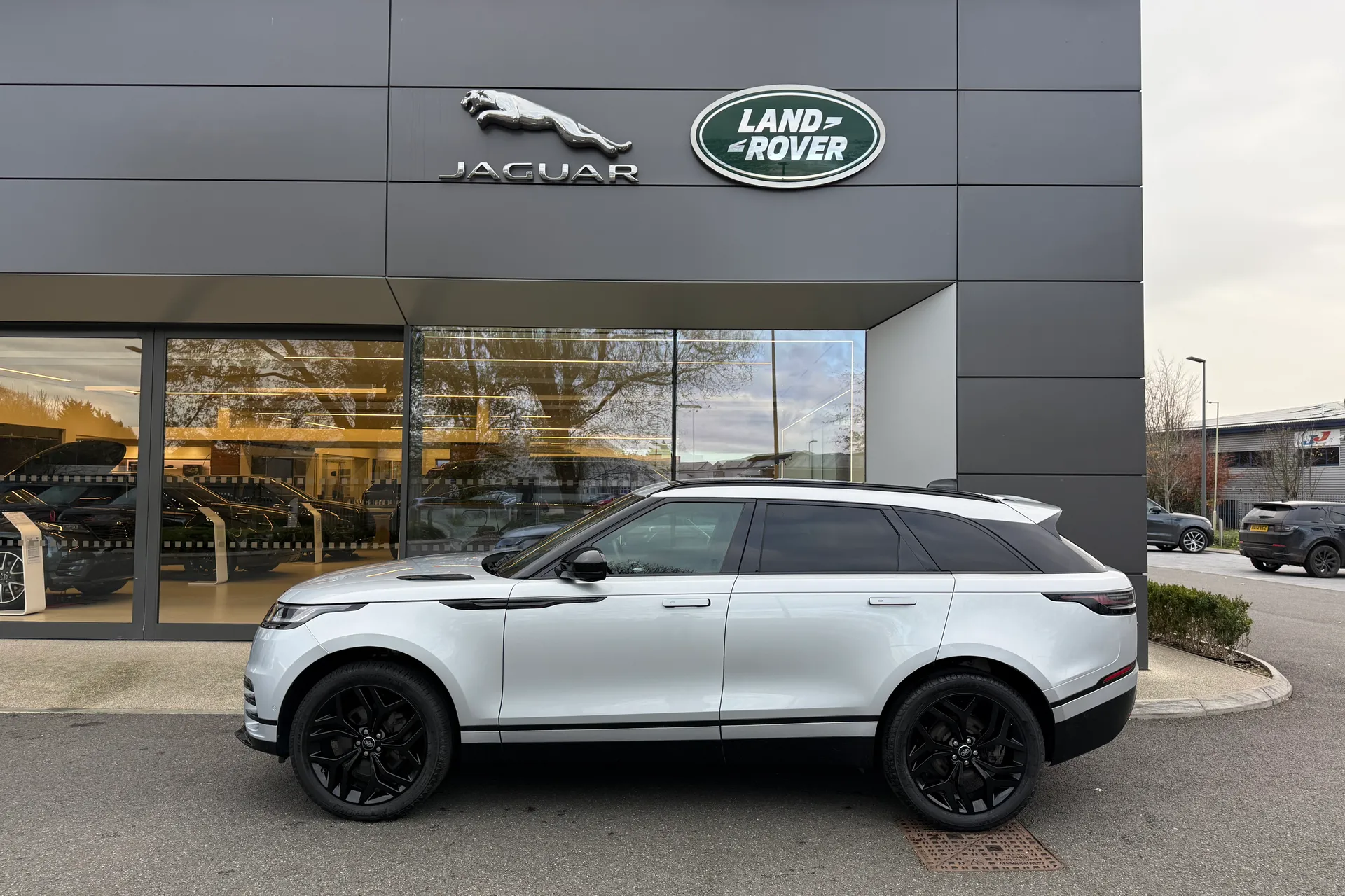 LAND ROVER RANGE ROVER VELAR thumbnail image number 26