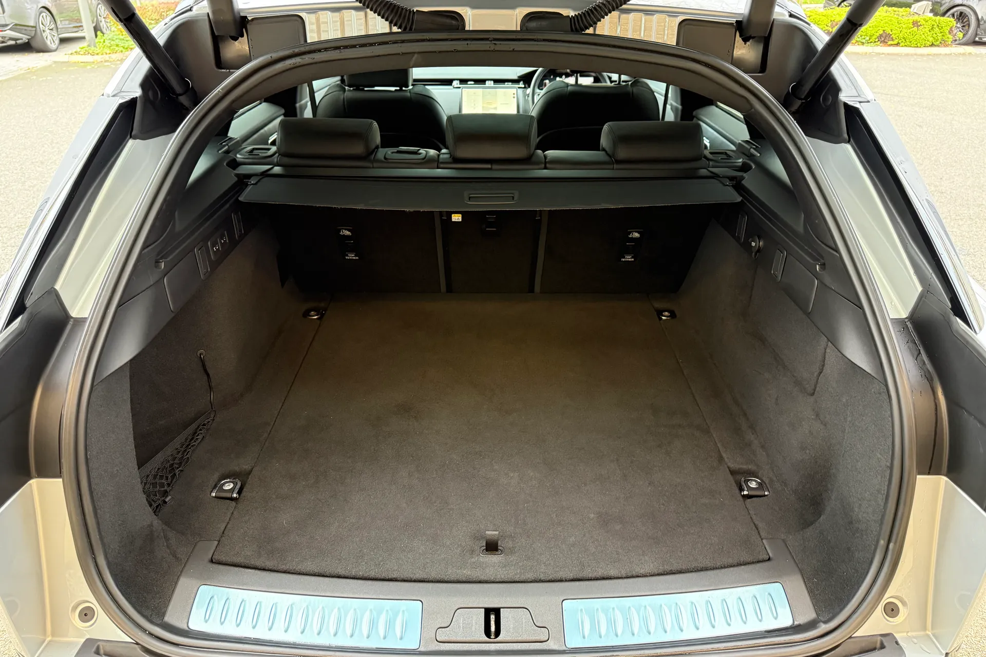 LAND ROVER RANGE ROVER VELAR thumbnail image number 39