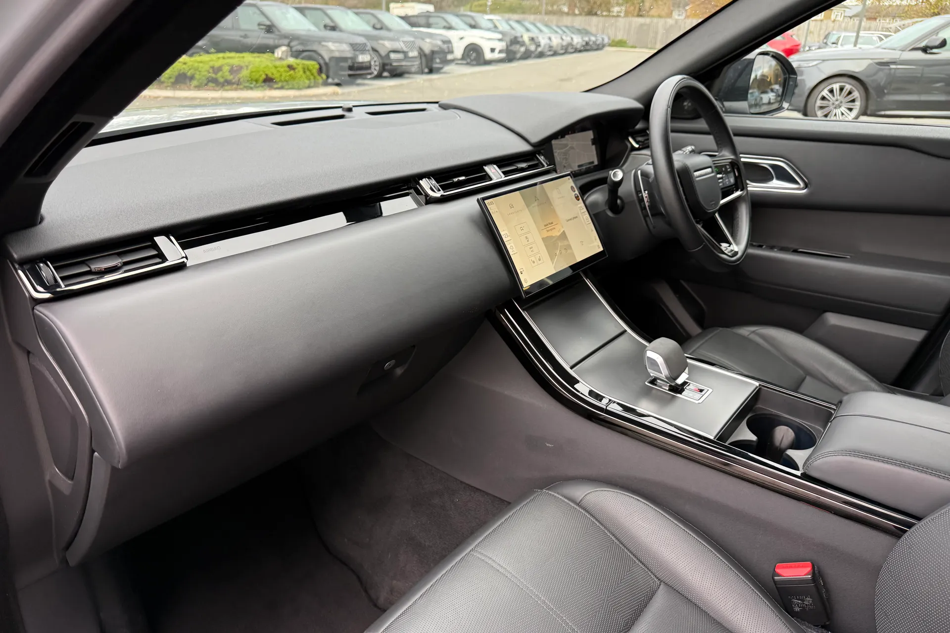 LAND ROVER RANGE ROVER VELAR thumbnail image number 47