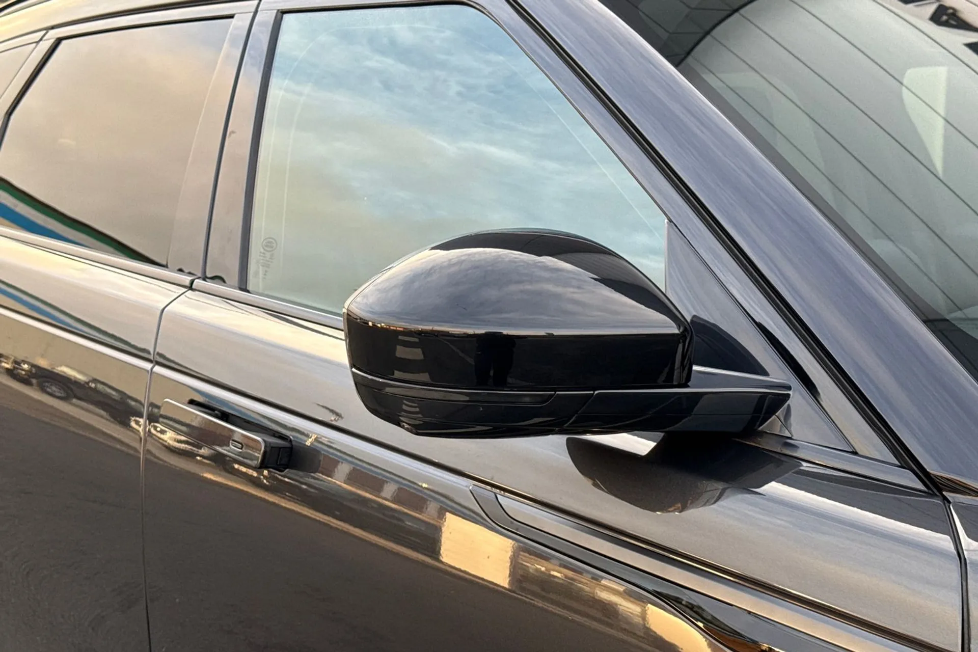 LAND ROVER RANGE ROVER VELAR thumbnail image number 34