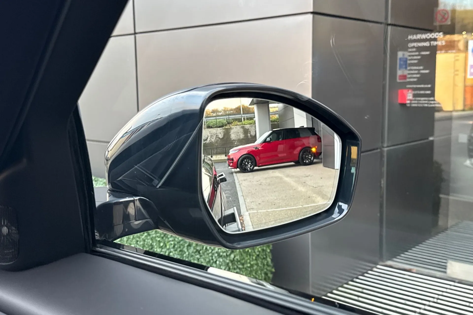 LAND ROVER RANGE ROVER VELAR thumbnail image number 12