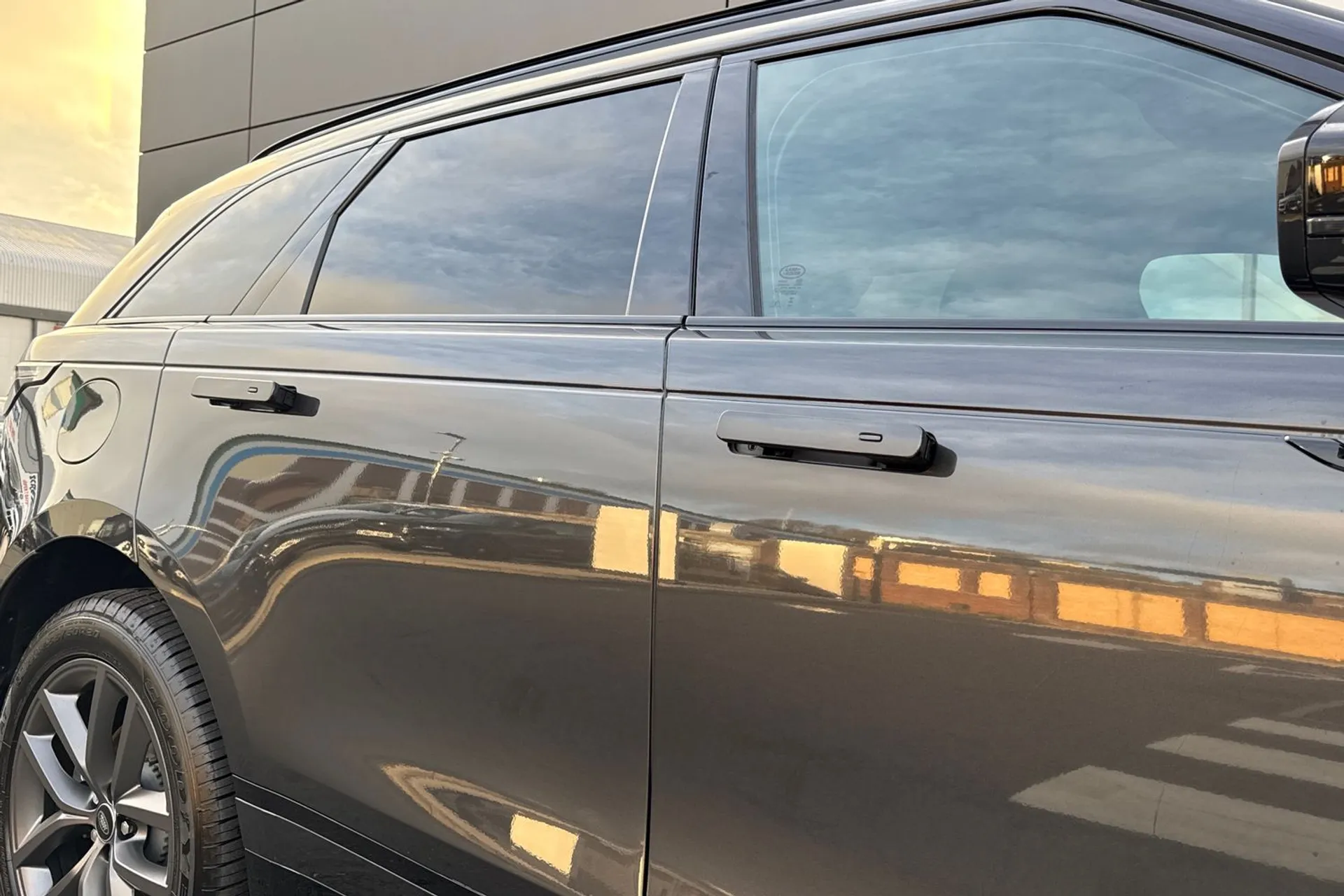 LAND ROVER RANGE ROVER VELAR thumbnail image number 32