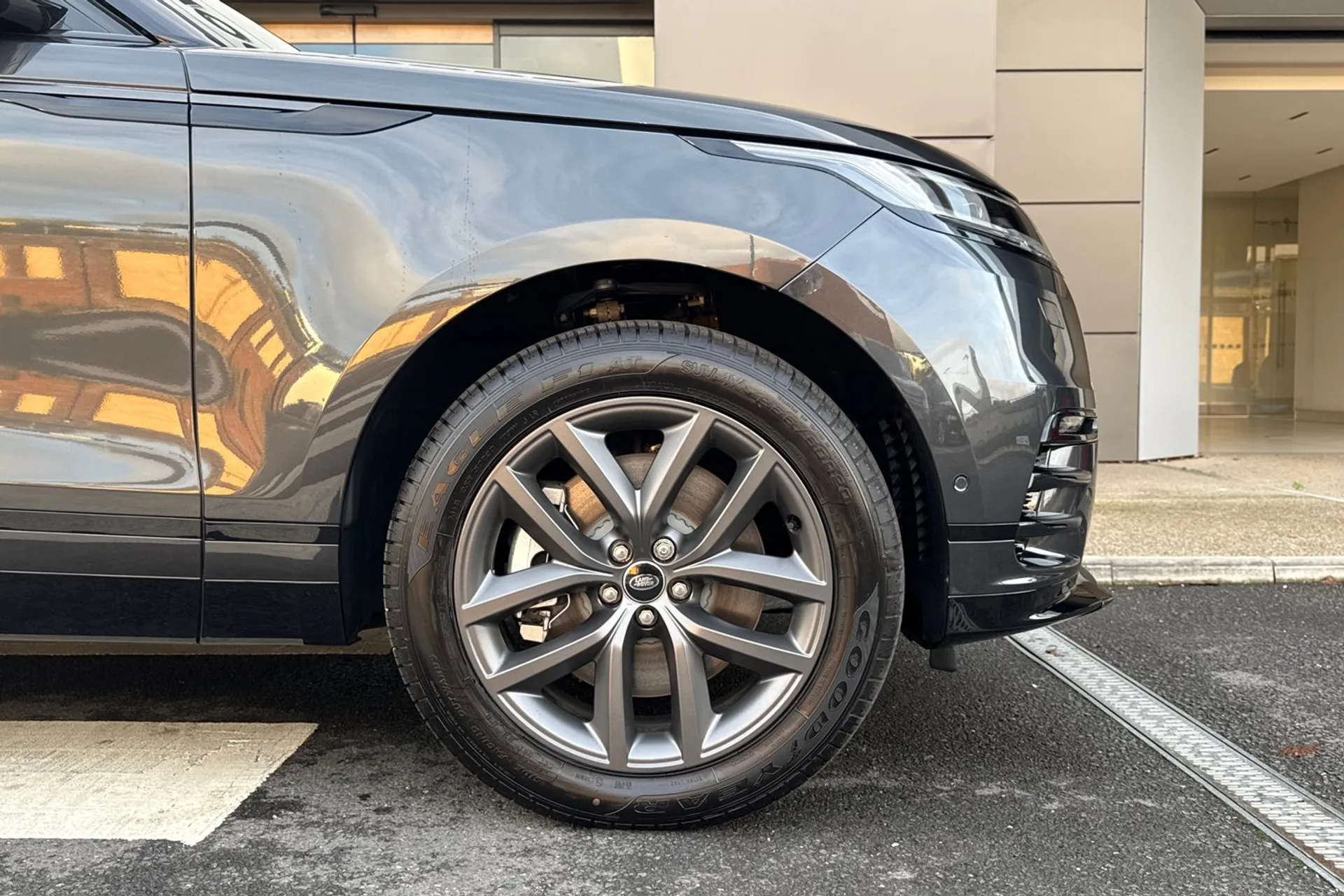 LAND ROVER RANGE ROVER VELAR thumbnail image number 24