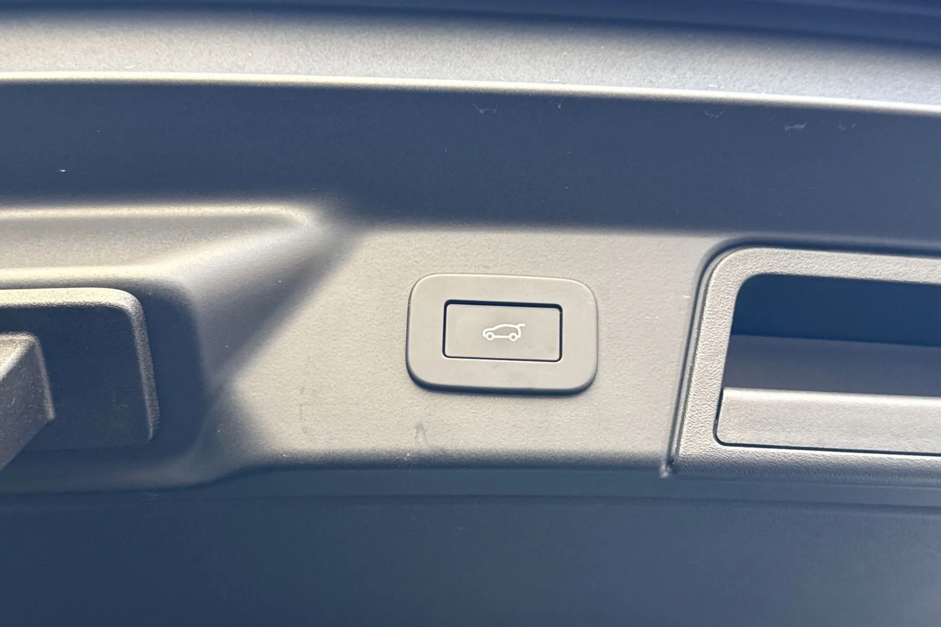 LAND ROVER RANGE ROVER VELAR thumbnail image number 45