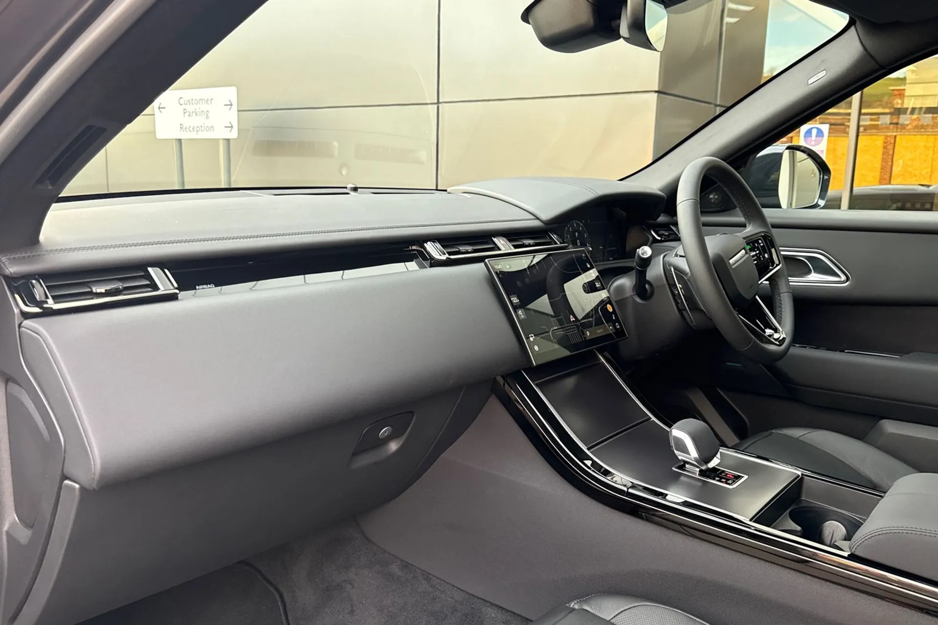 LAND ROVER RANGE ROVER VELAR thumbnail image number 51