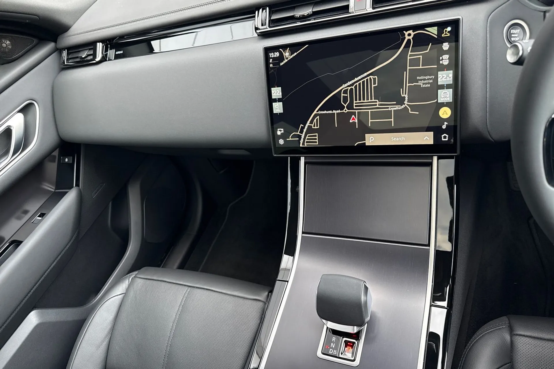 LAND ROVER RANGE ROVER VELAR thumbnail image number 28