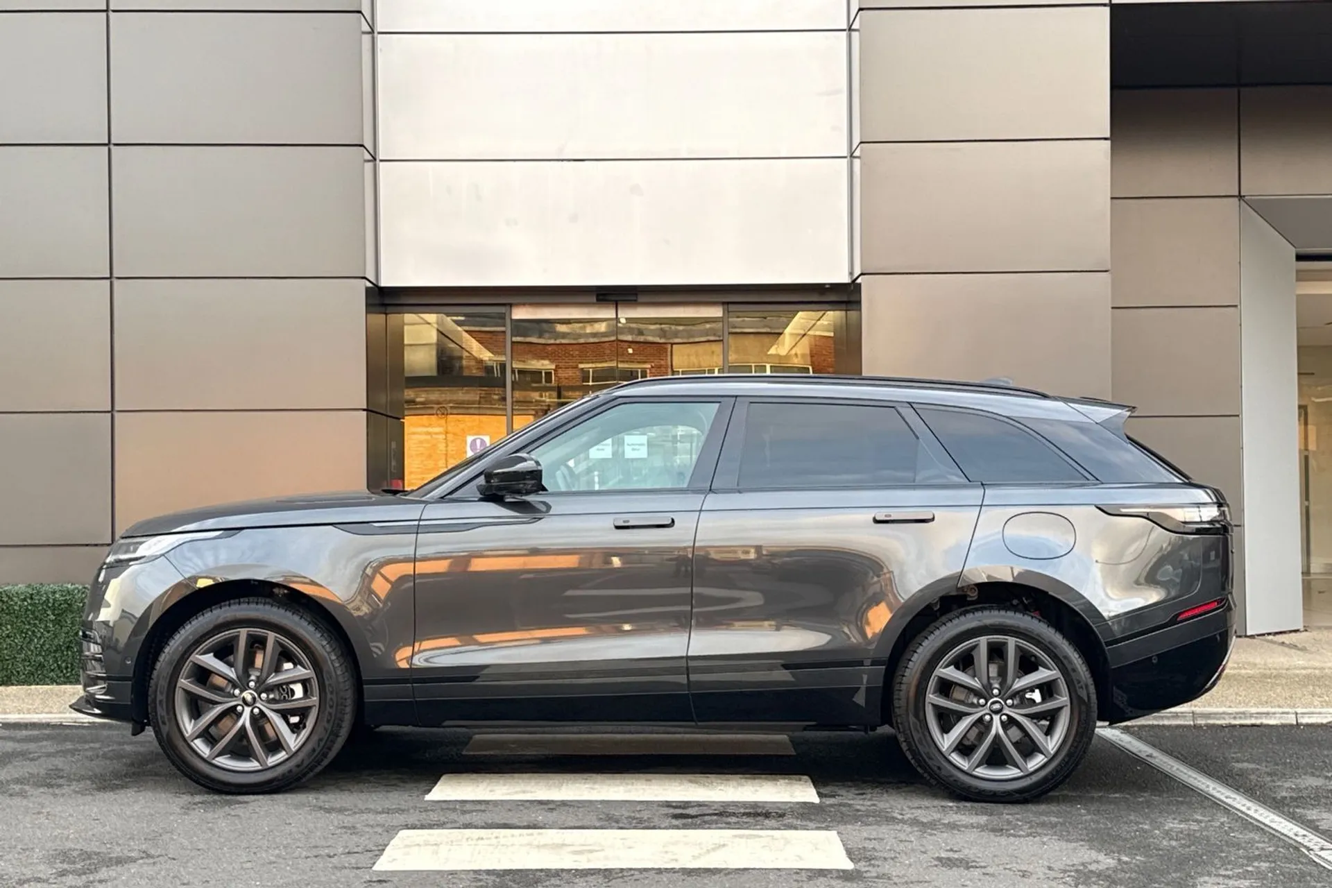 LAND ROVER RANGE ROVER VELAR thumbnail image number 6