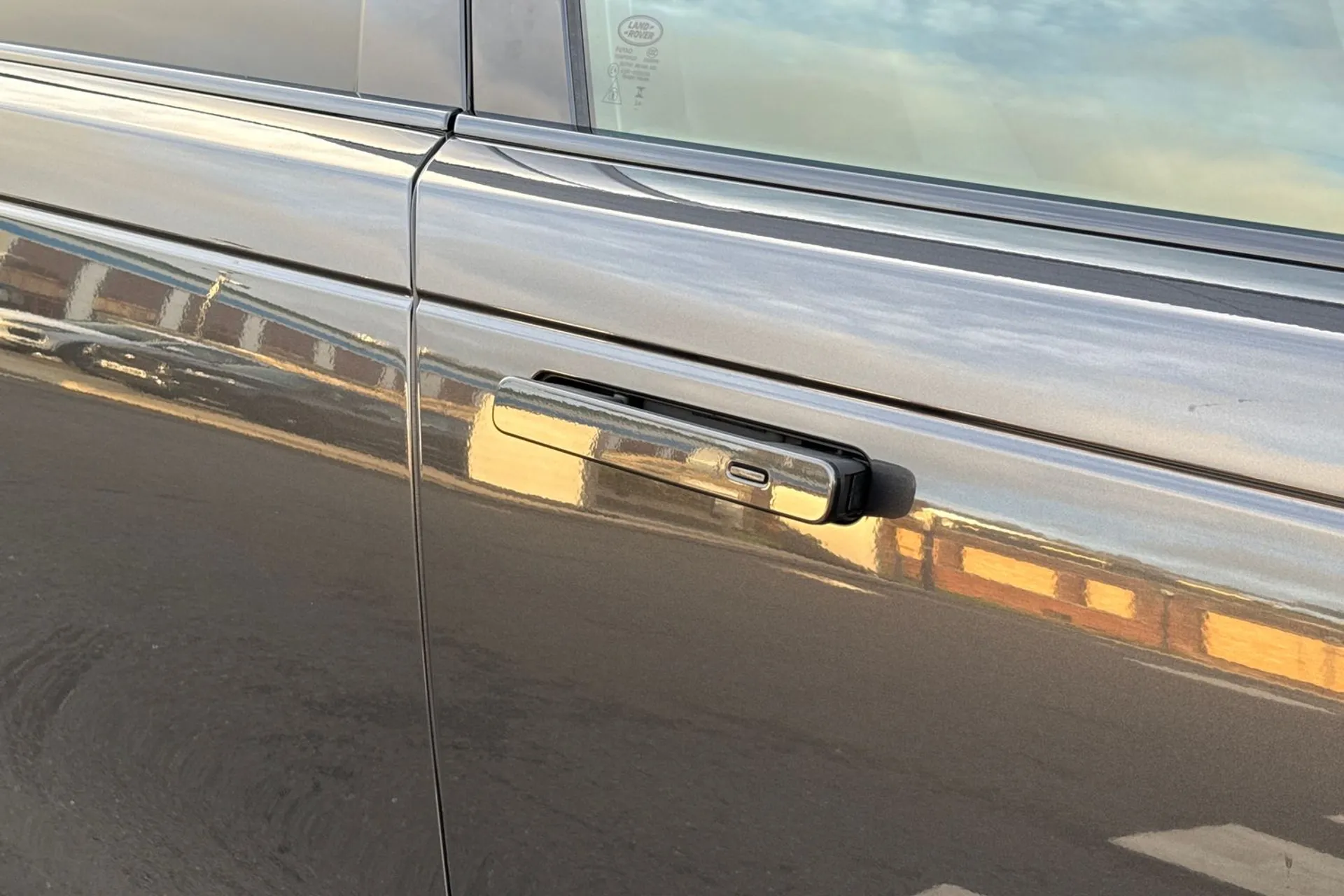 LAND ROVER RANGE ROVER VELAR thumbnail image number 33