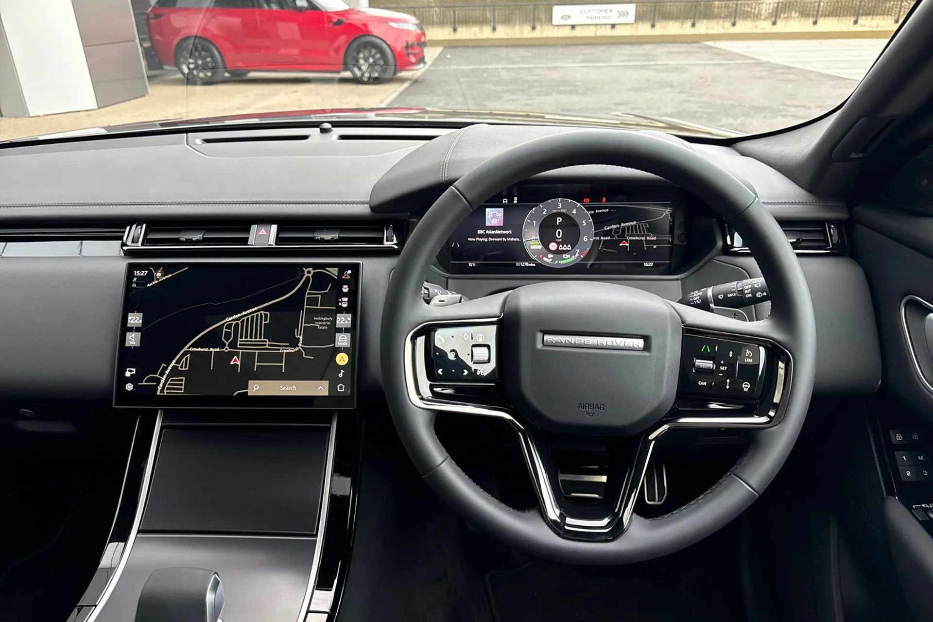 LAND ROVER RANGE ROVER VELAR thumbnail image number 26