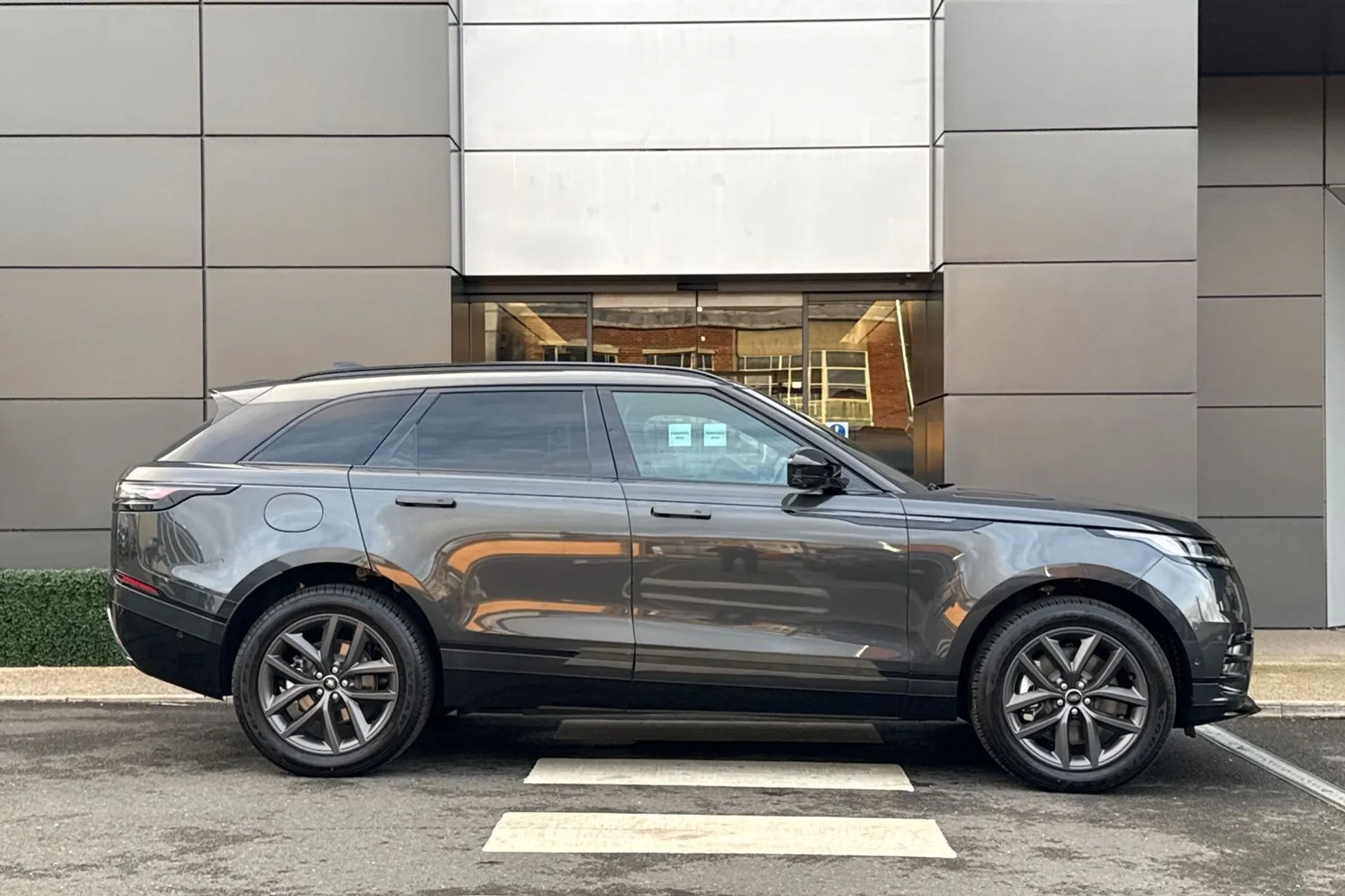 LAND ROVER RANGE ROVER VELAR thumbnail image number 2