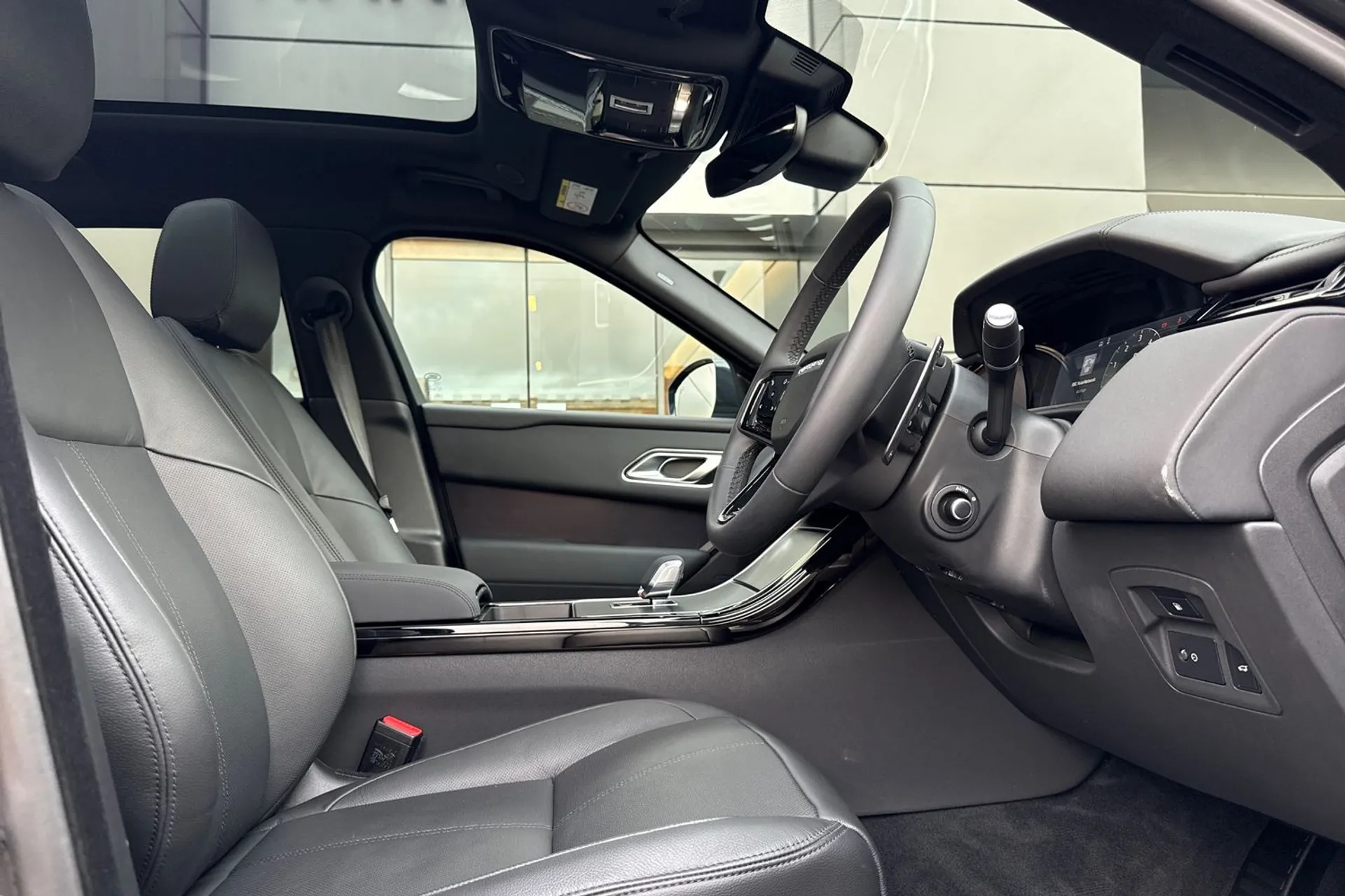 LAND ROVER RANGE ROVER VELAR thumbnail image number 16