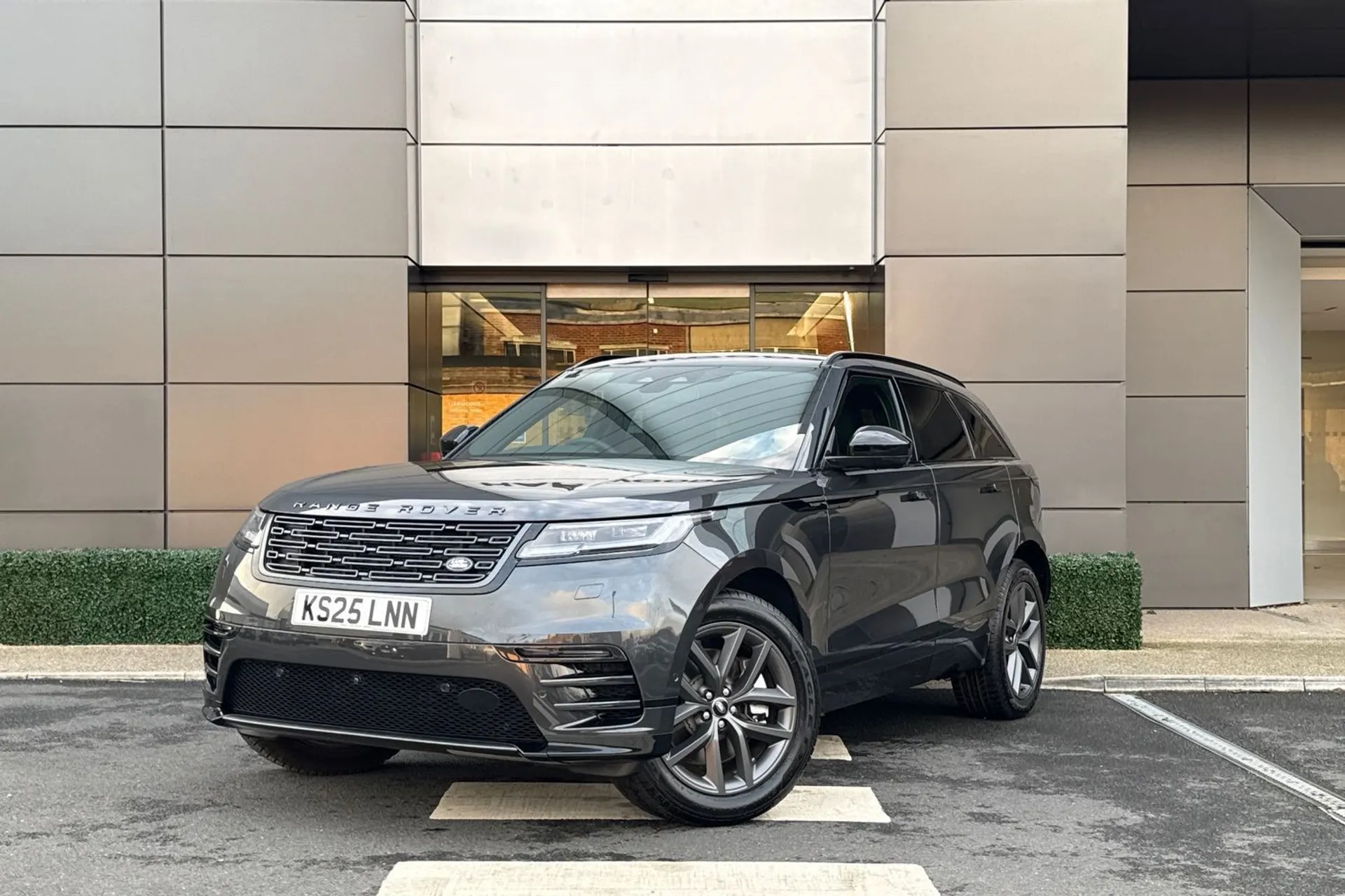 LAND ROVER RANGE ROVER VELAR thumbnail image number 7