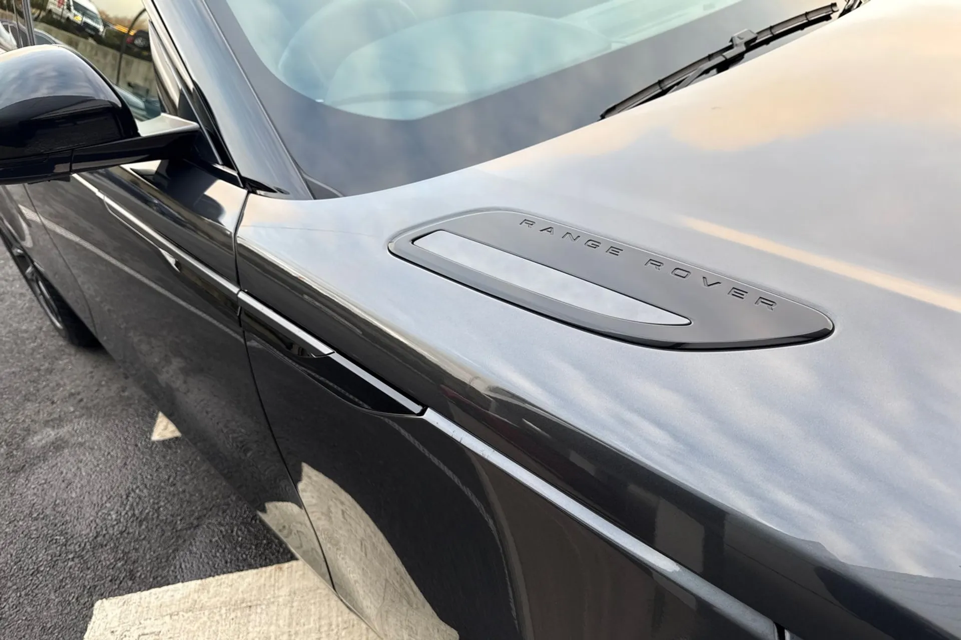 LAND ROVER RANGE ROVER VELAR thumbnail image number 35