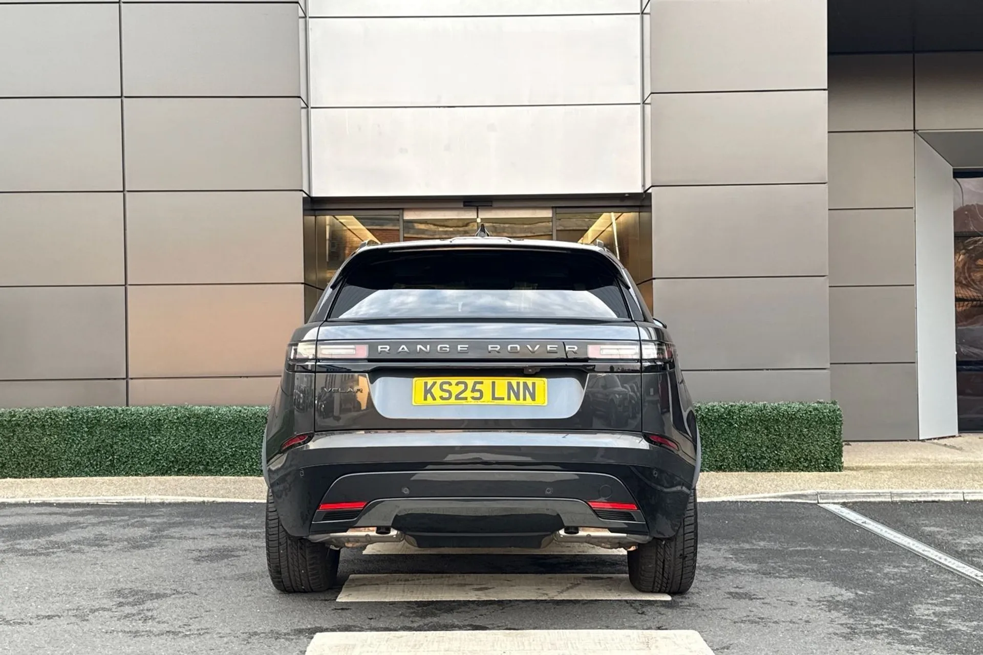 LAND ROVER RANGE ROVER VELAR thumbnail image number 13