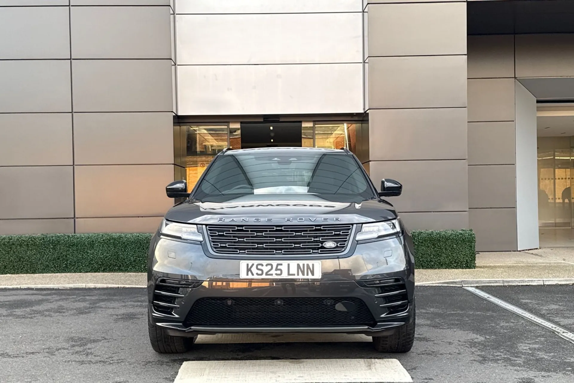 LAND ROVER RANGE ROVER VELAR thumbnail image number 10