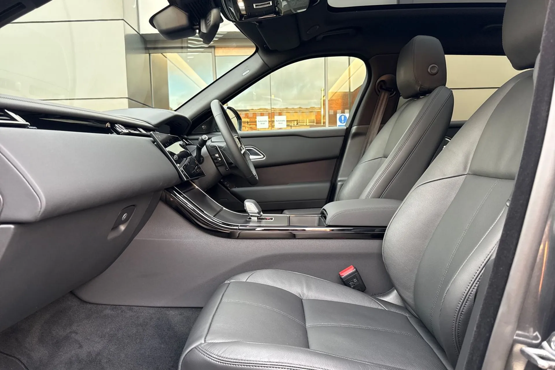 LAND ROVER RANGE ROVER VELAR thumbnail image number 52