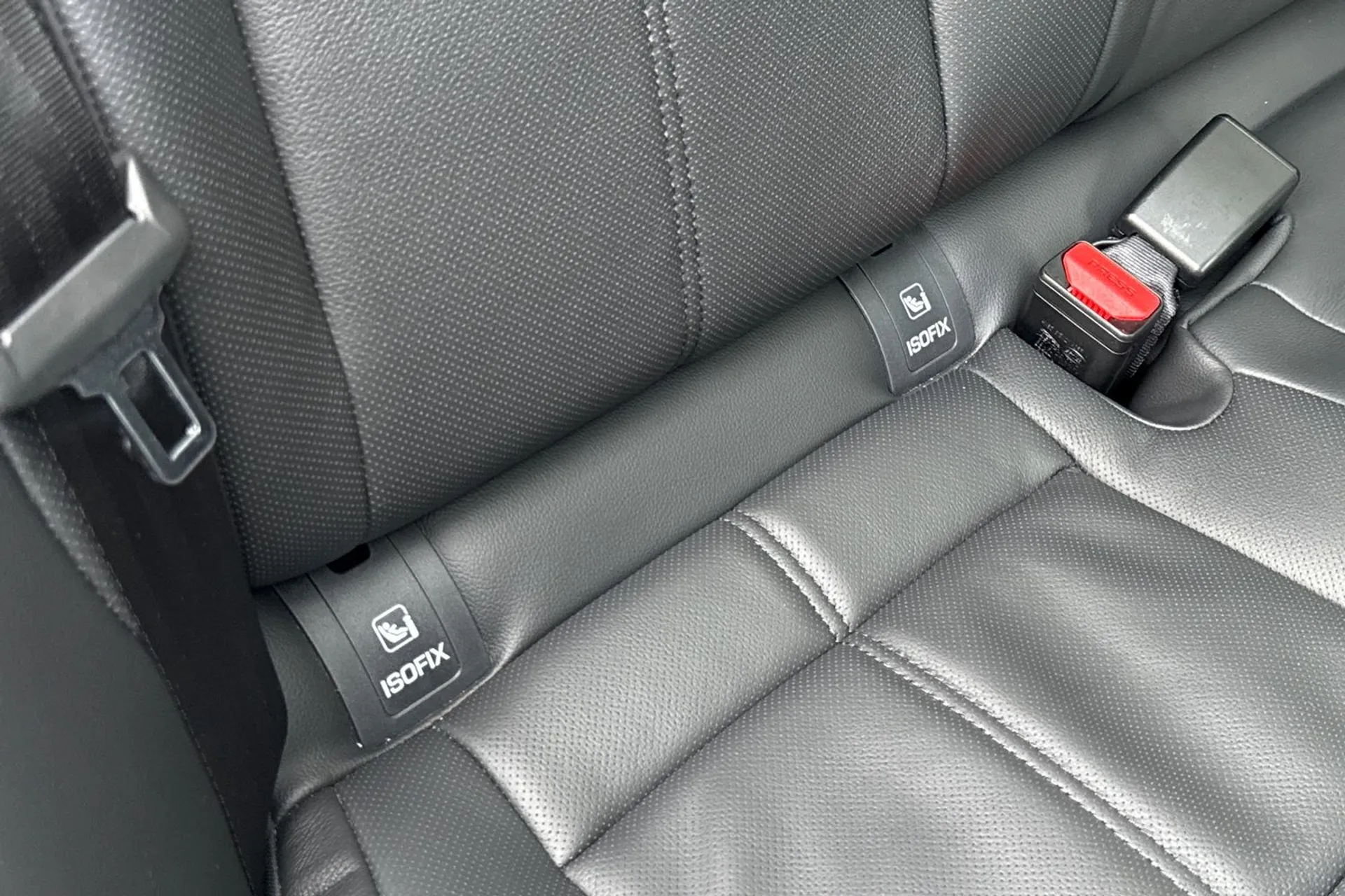 LAND ROVER RANGE ROVER VELAR thumbnail image number 39