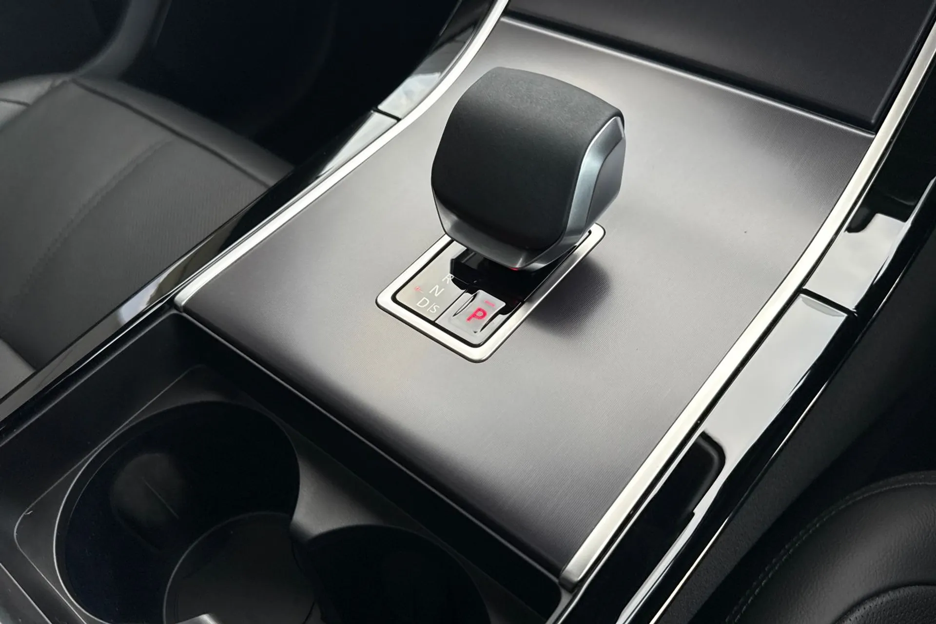 LAND ROVER RANGE ROVER VELAR thumbnail image number 58