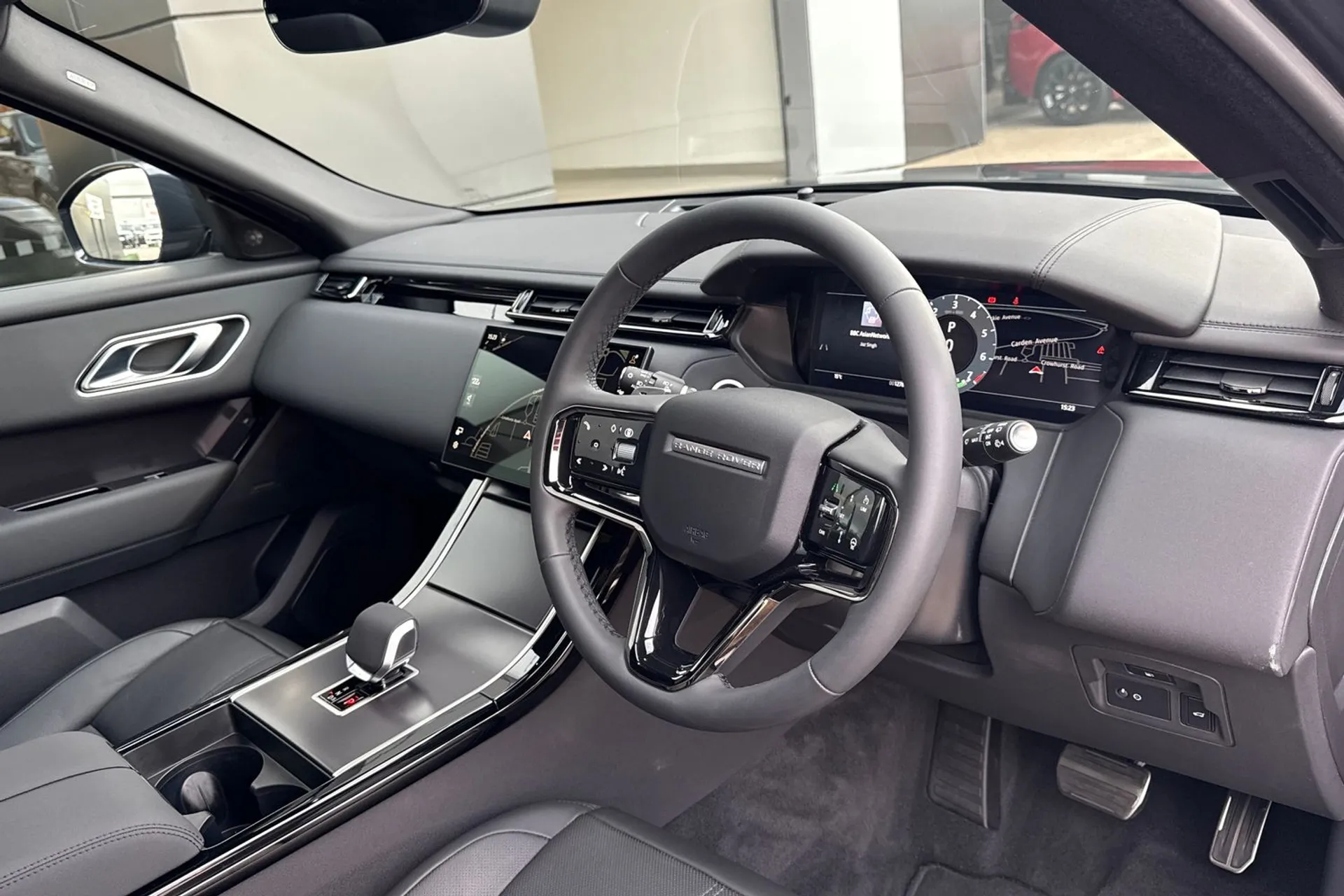 LAND ROVER RANGE ROVER VELAR thumbnail image number 15