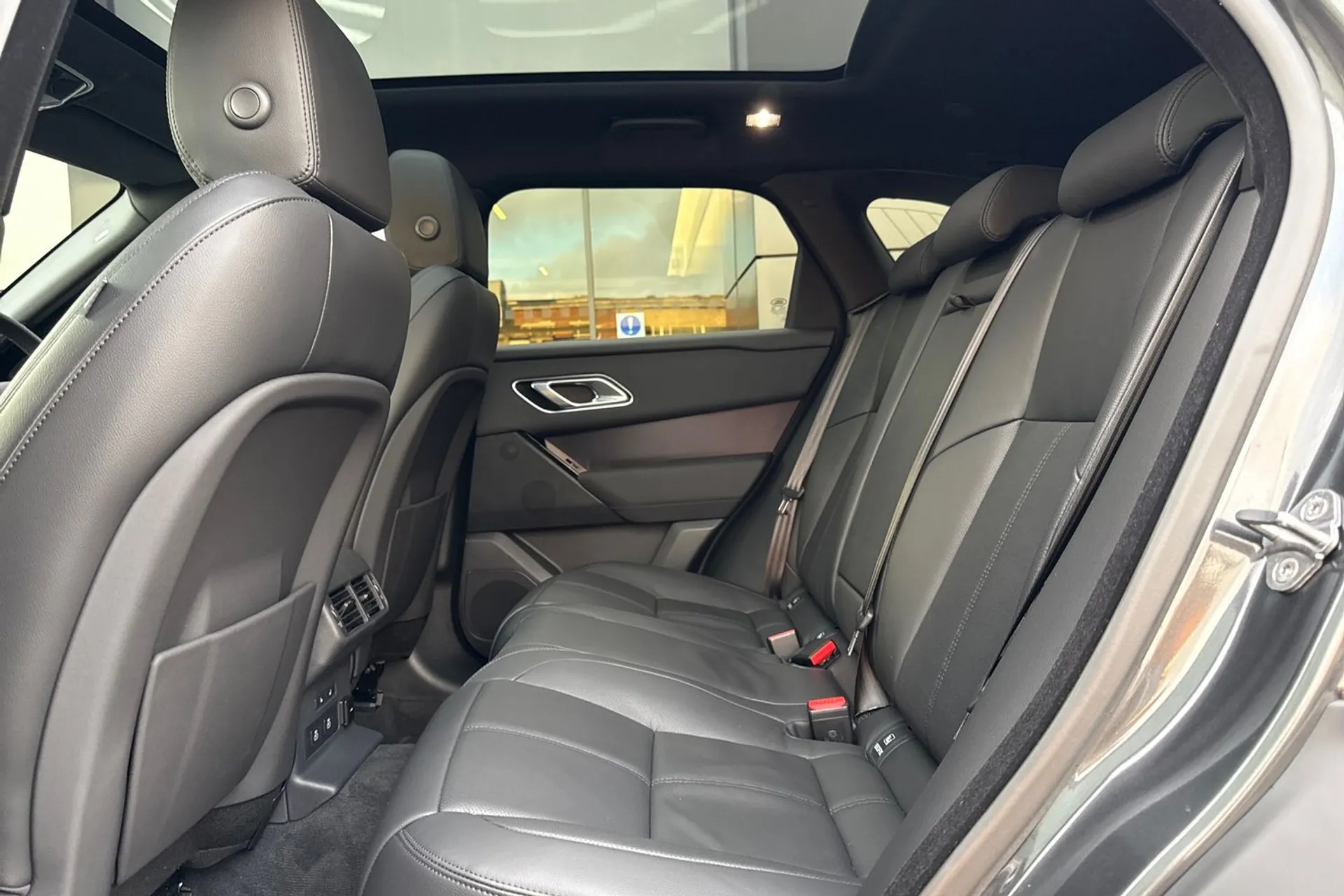 LAND ROVER RANGE ROVER VELAR thumbnail image number 55