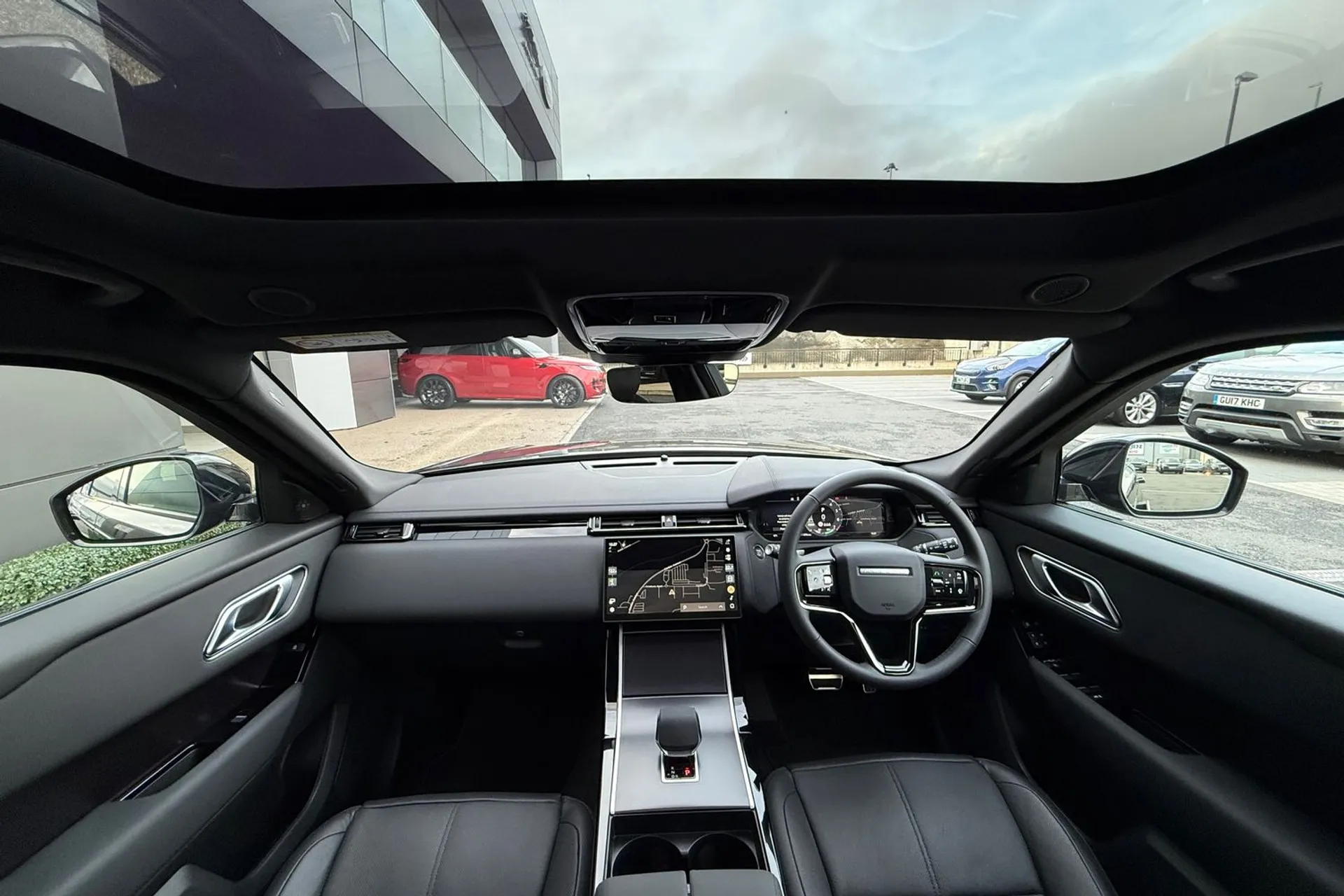 LAND ROVER RANGE ROVER VELAR thumbnail image number 3