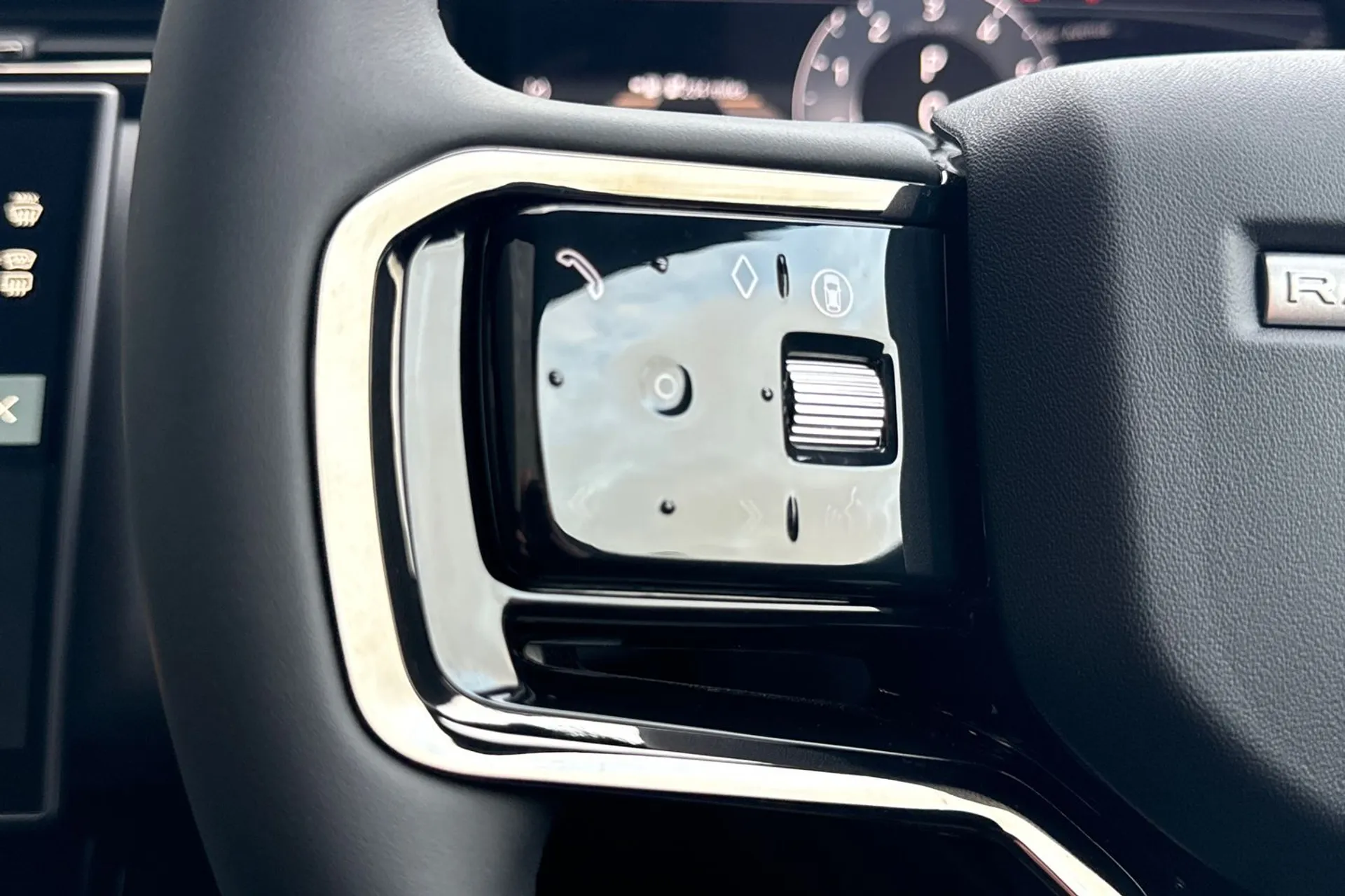 LAND ROVER RANGE ROVER VELAR thumbnail image number 29