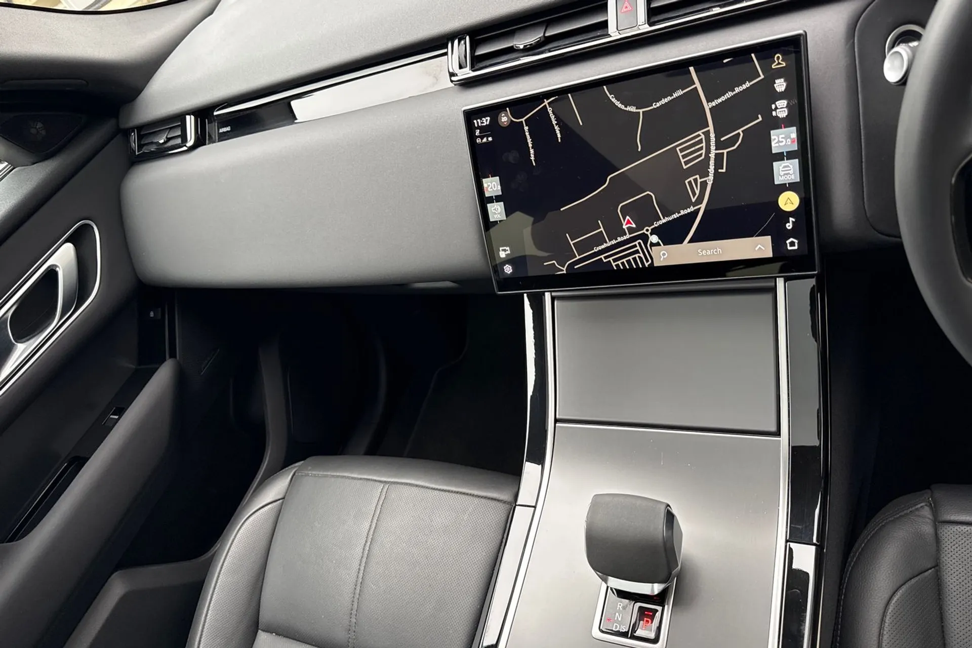 LAND ROVER RANGE ROVER VELAR thumbnail image number 34