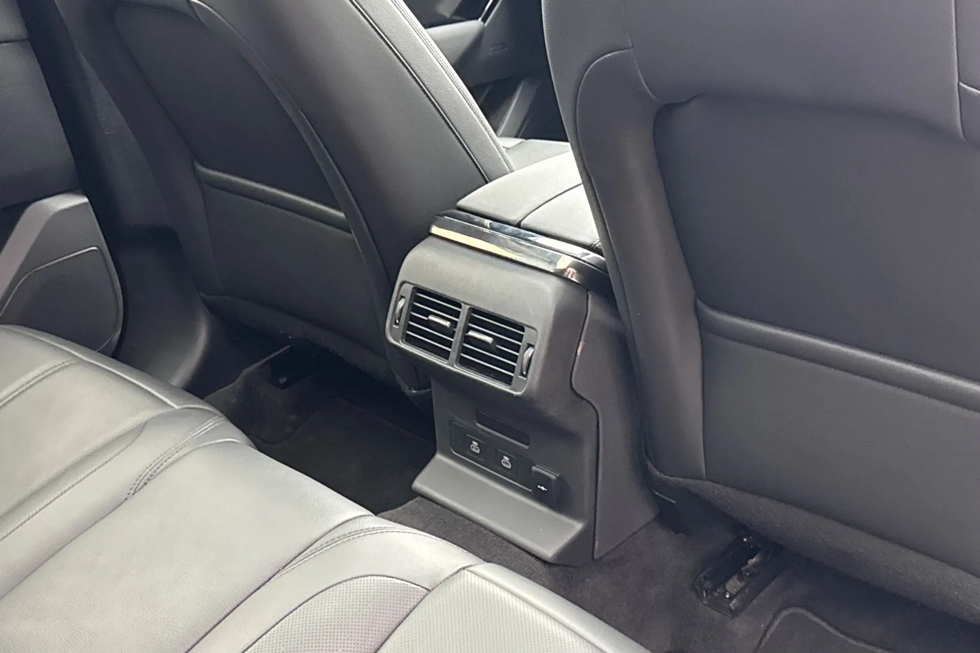 LAND ROVER RANGE ROVER VELAR thumbnail image number 45