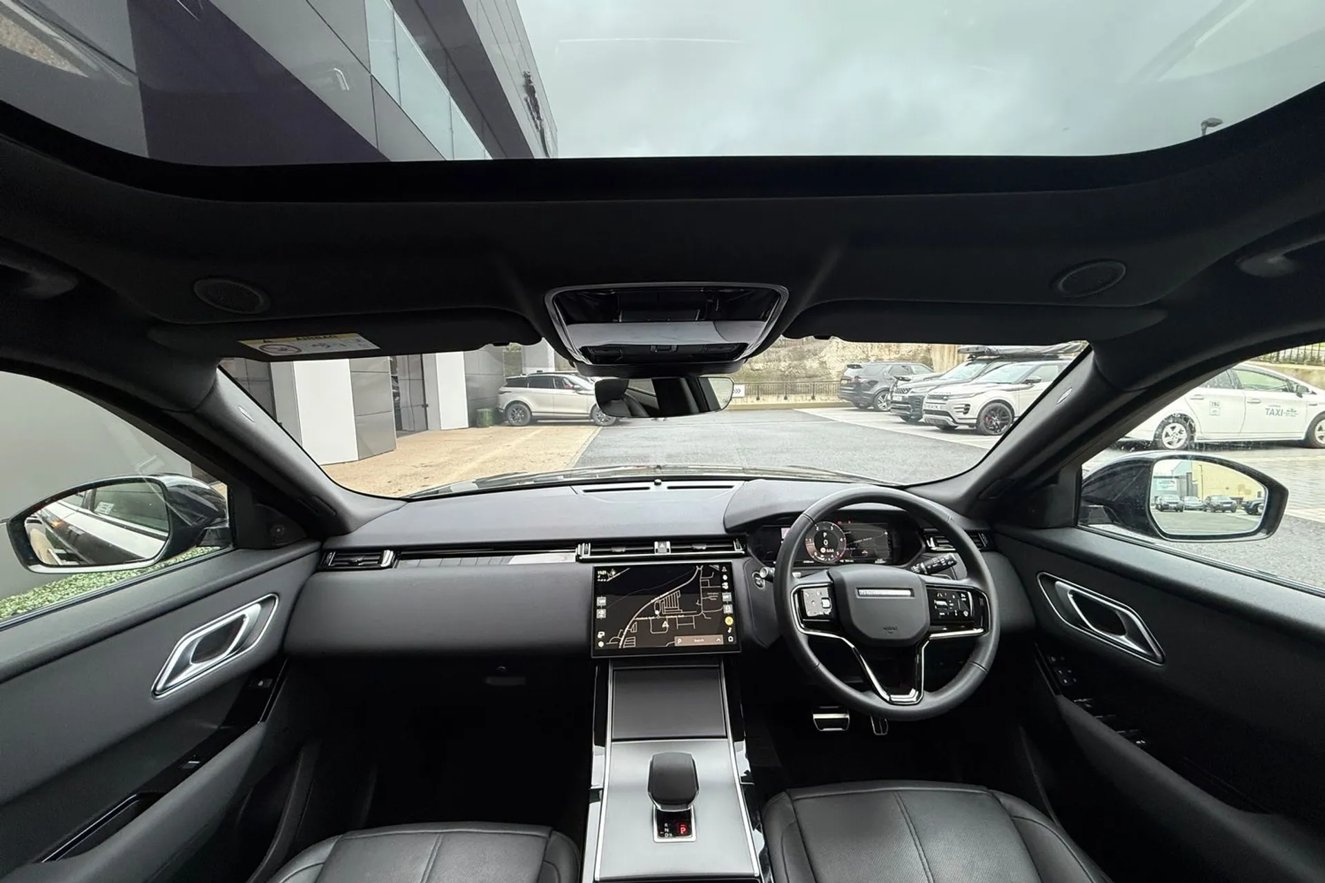 LAND ROVER RANGE ROVER VELAR thumbnail image number 3