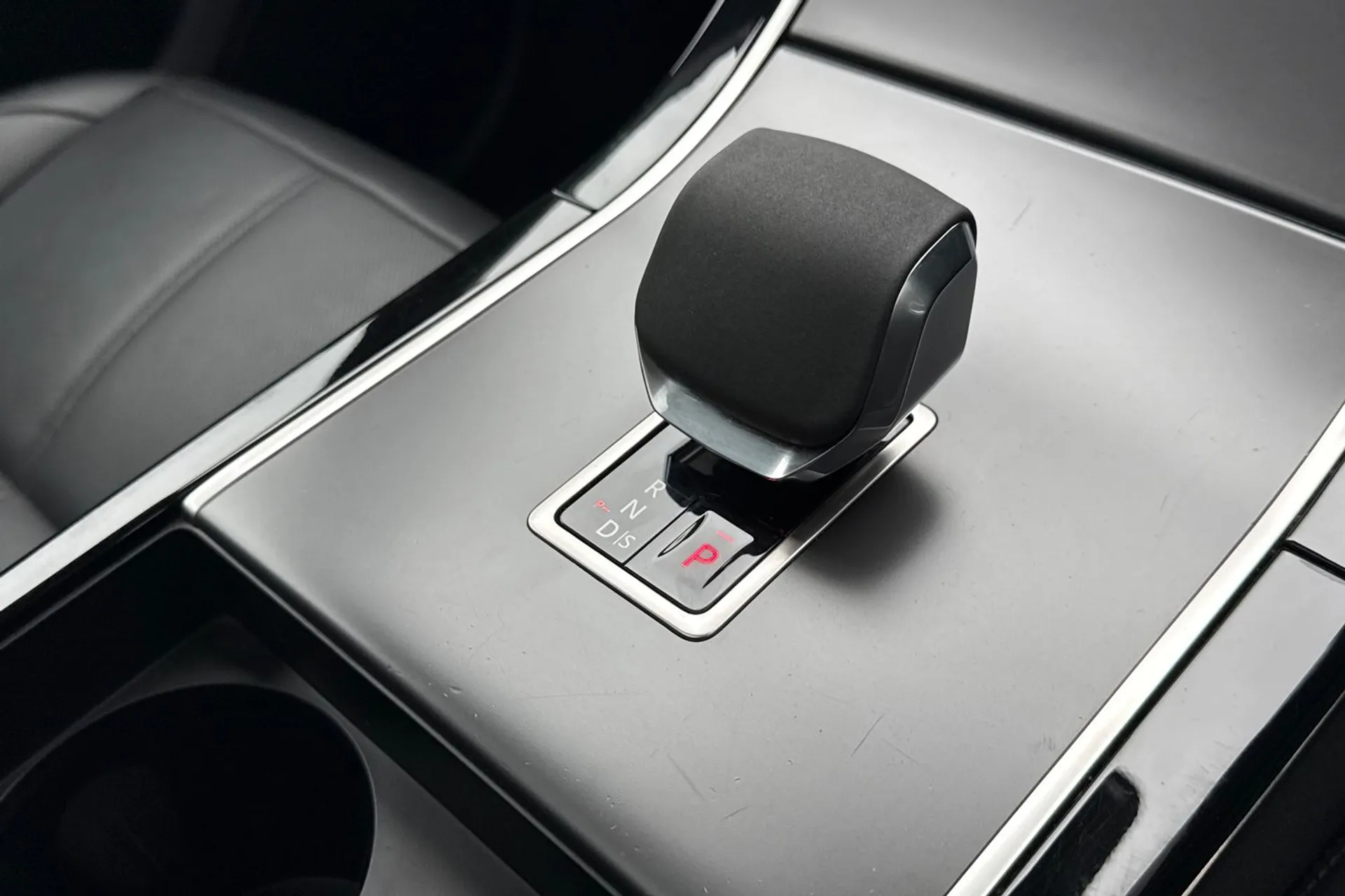 LAND ROVER RANGE ROVER VELAR thumbnail image number 57