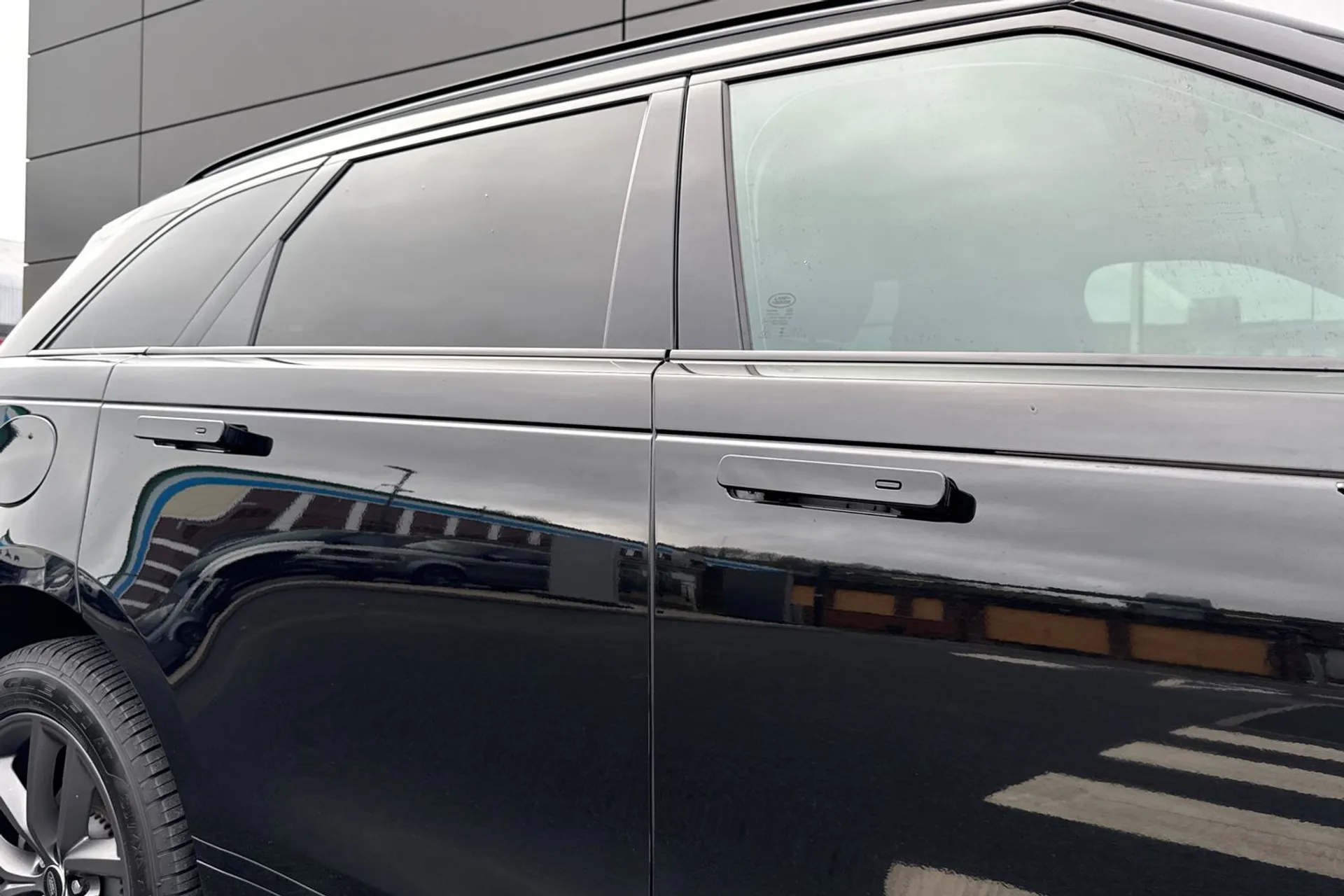 LAND ROVER RANGE ROVER VELAR thumbnail image number 28