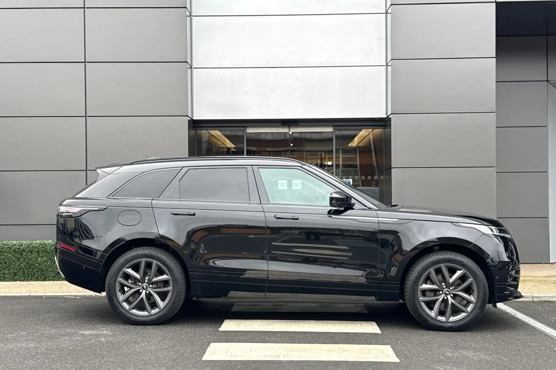 LAND ROVER RANGE ROVER VELAR thumbnail image number 2