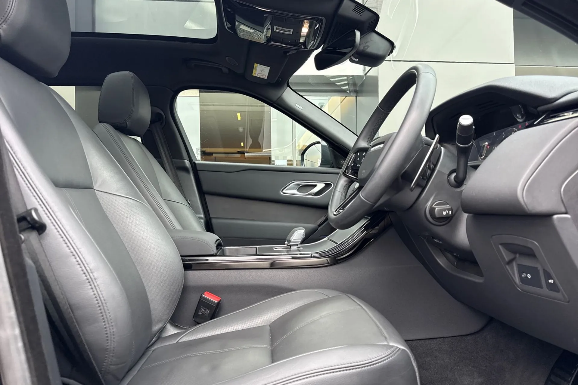 LAND ROVER RANGE ROVER VELAR thumbnail image number 21