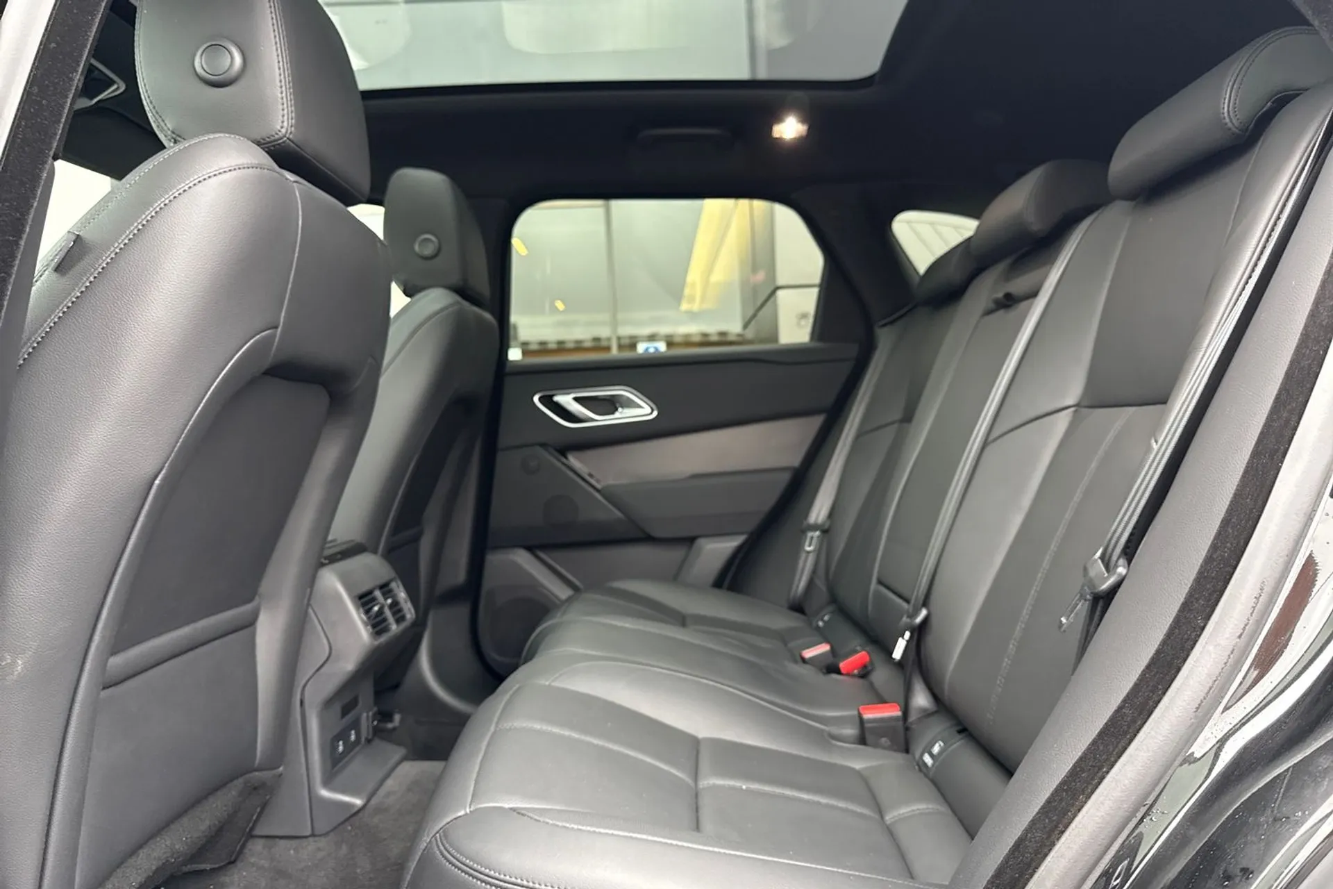 LAND ROVER RANGE ROVER VELAR thumbnail image number 52