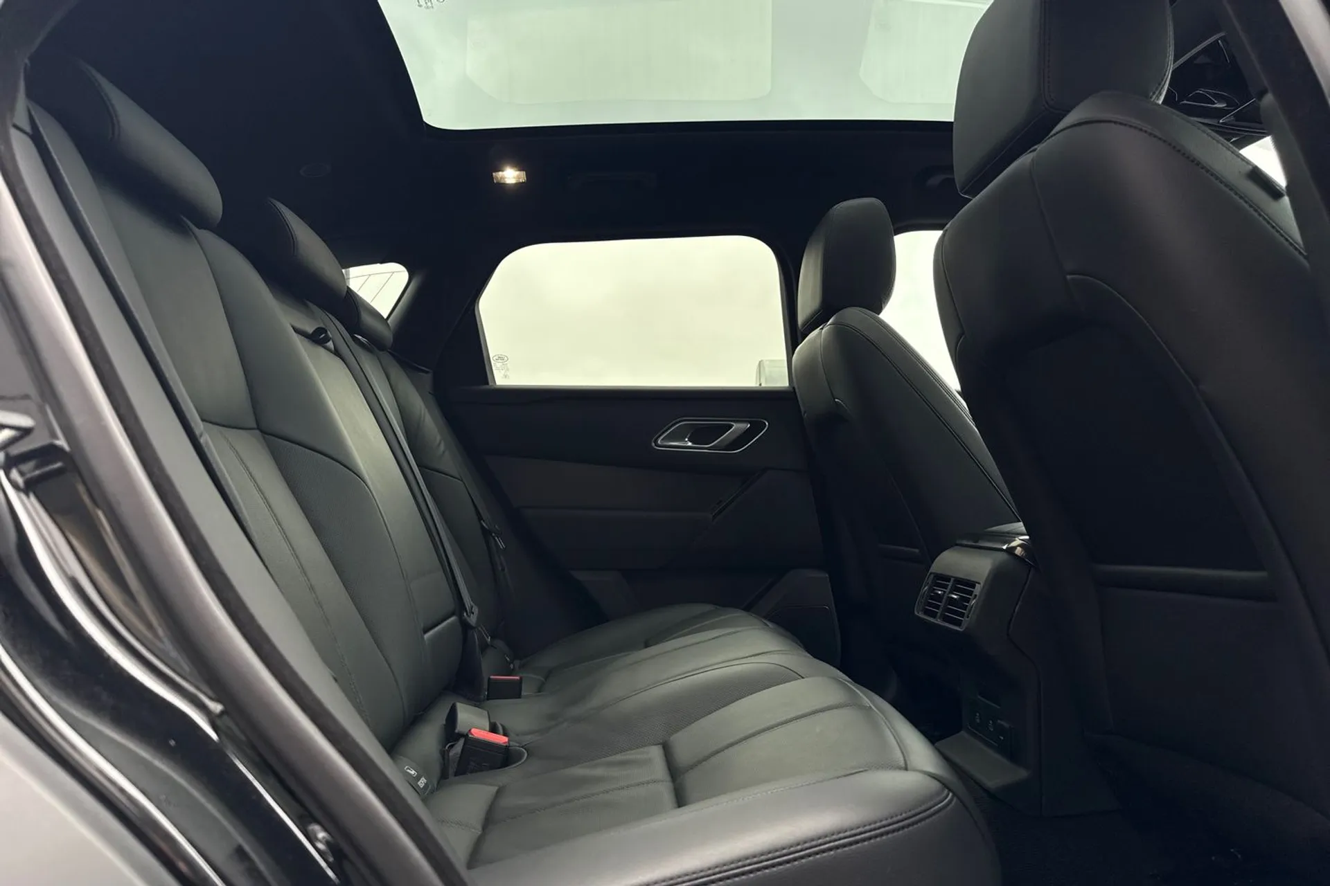 LAND ROVER RANGE ROVER VELAR thumbnail image number 42