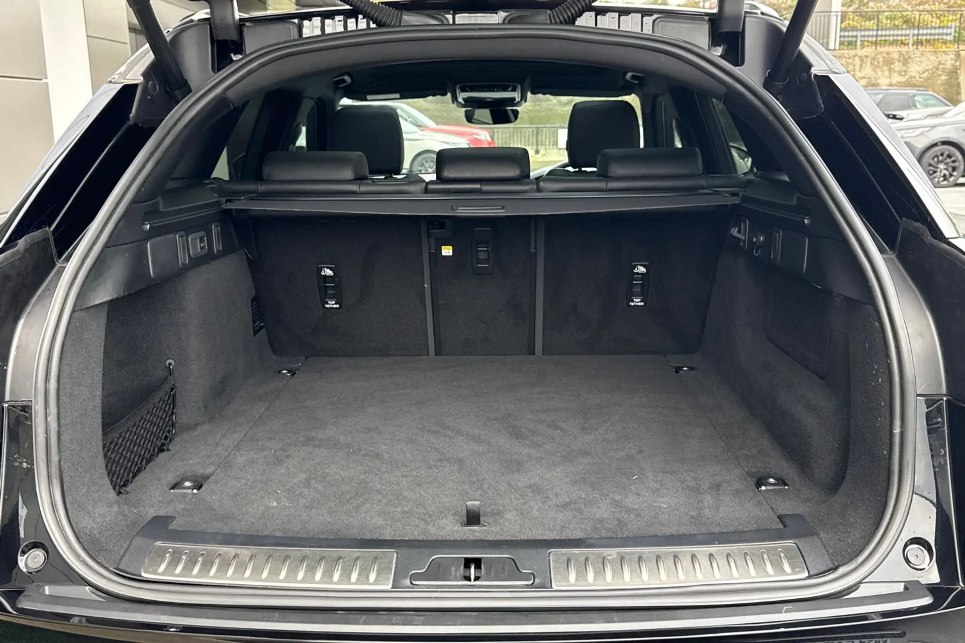 LAND ROVER RANGE ROVER VELAR thumbnail image number 39