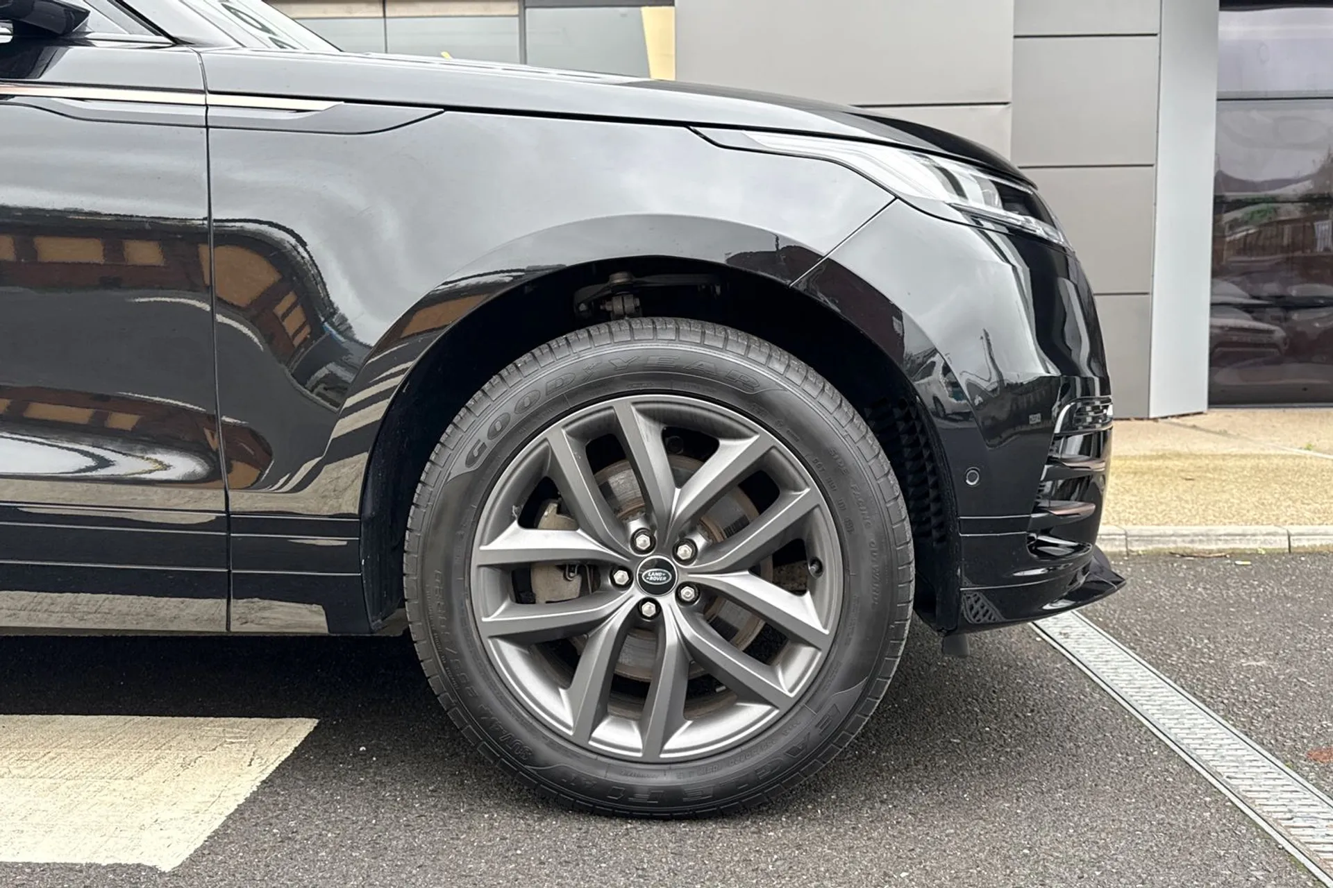 LAND ROVER RANGE ROVER VELAR thumbnail image number 18