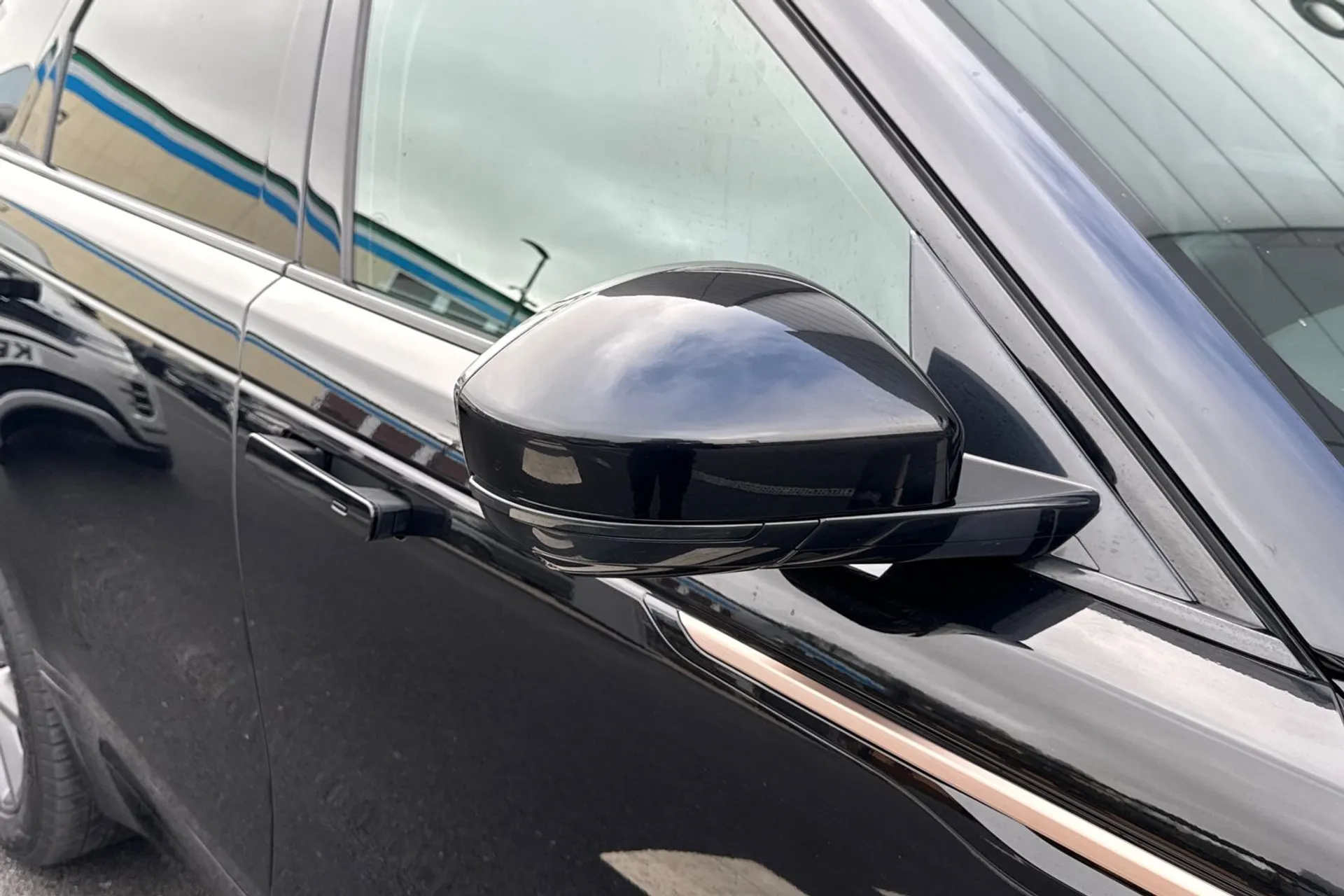 LAND ROVER RANGE ROVER VELAR thumbnail image number 30