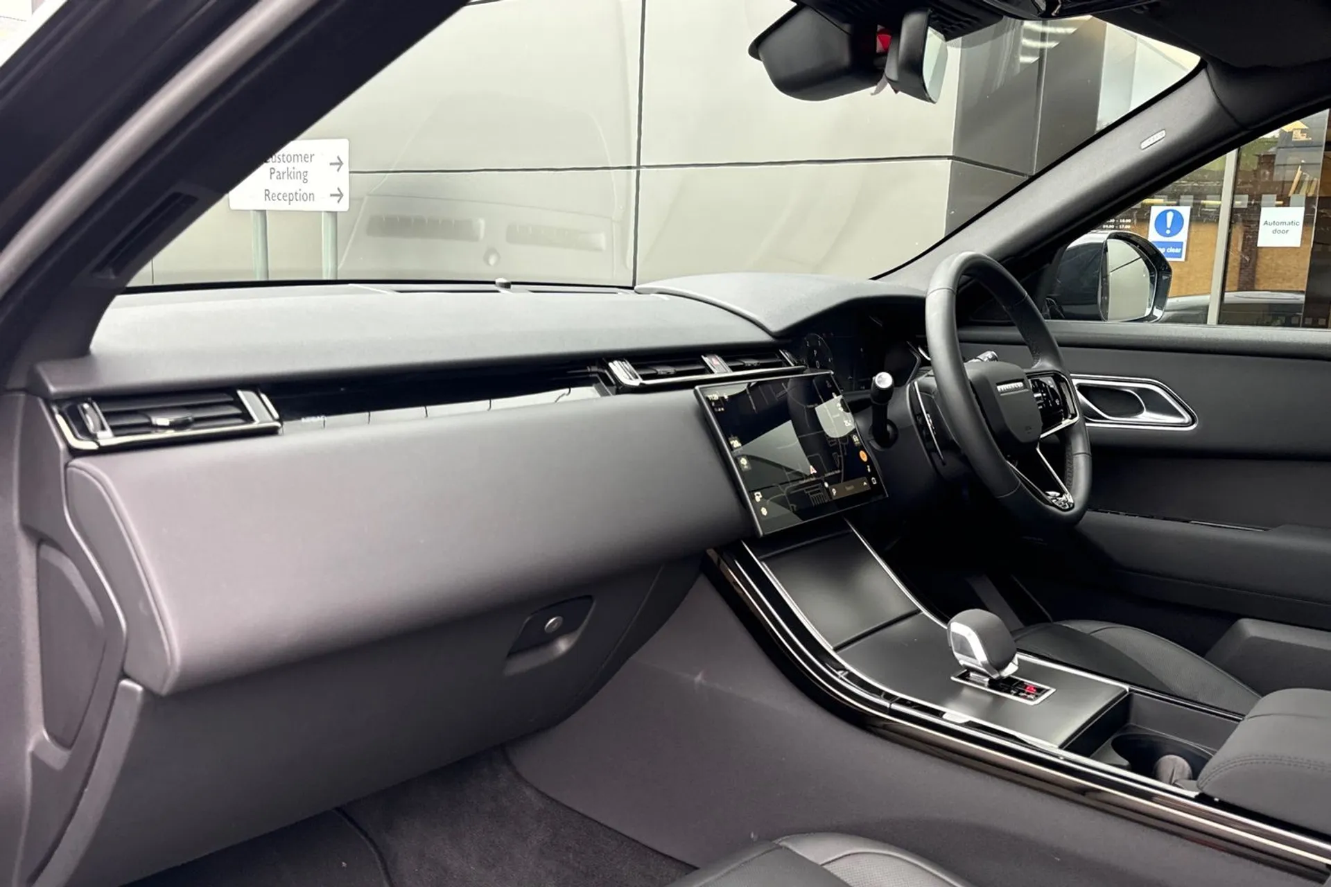 LAND ROVER RANGE ROVER VELAR thumbnail image number 49